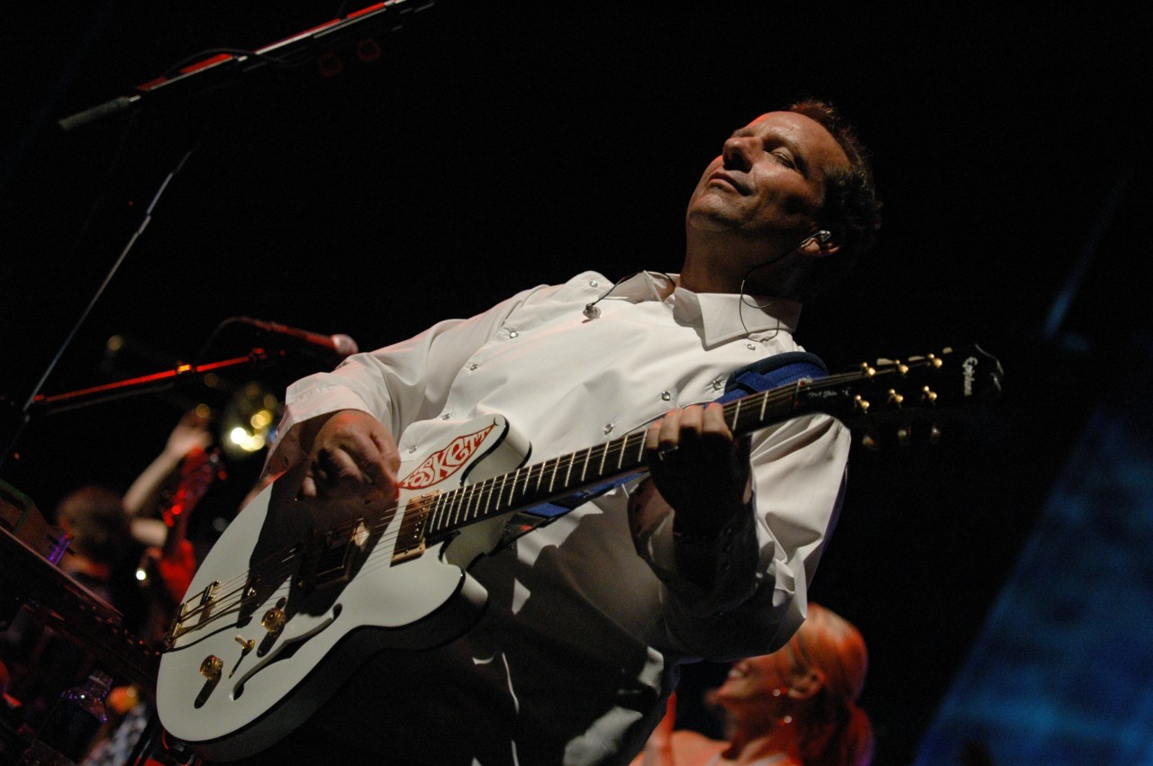 Jeffrey Foskett on stage with Brian Wilson's Band in 2006.