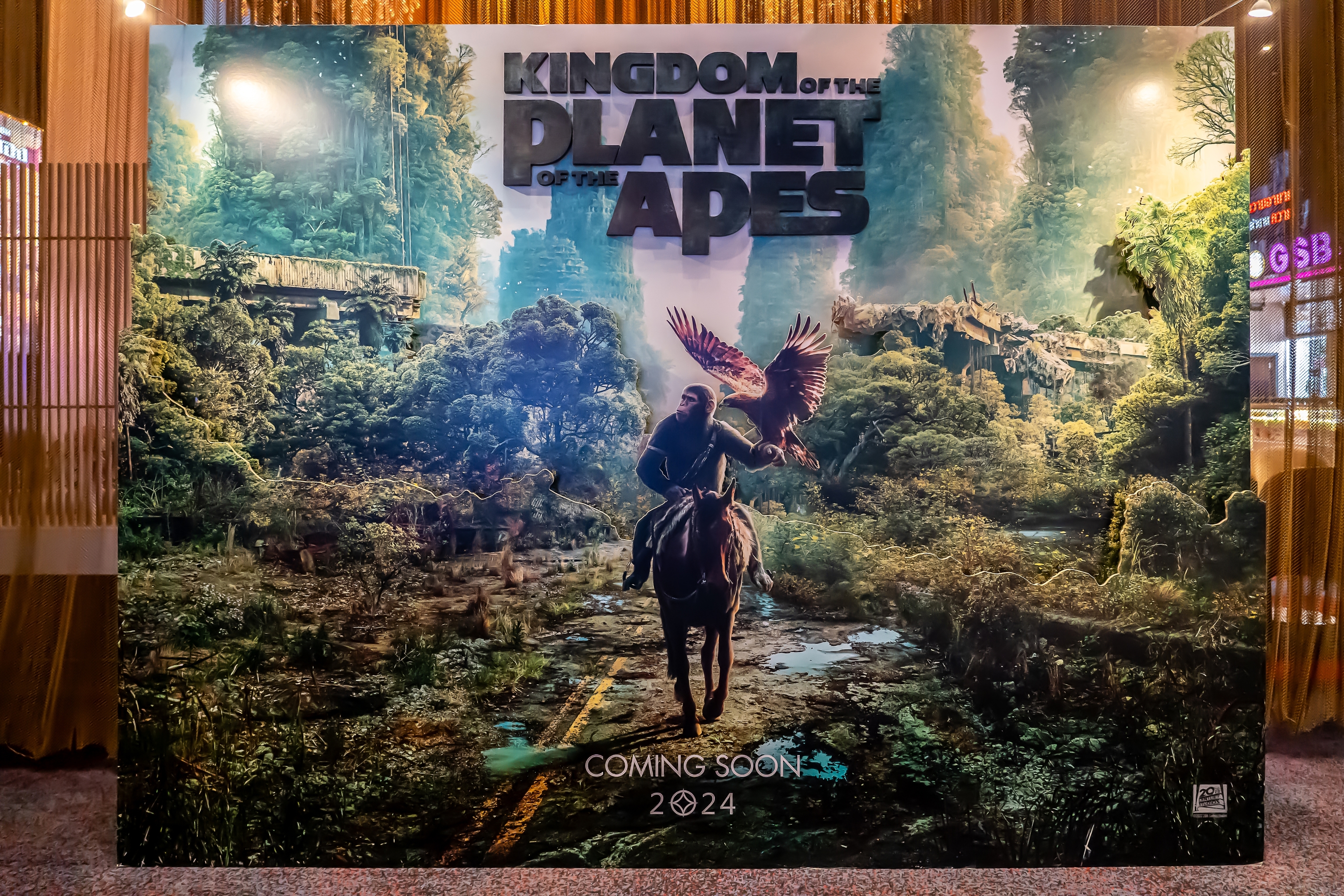Poster from the movie 'Kingdom of the Planet of the Apes'