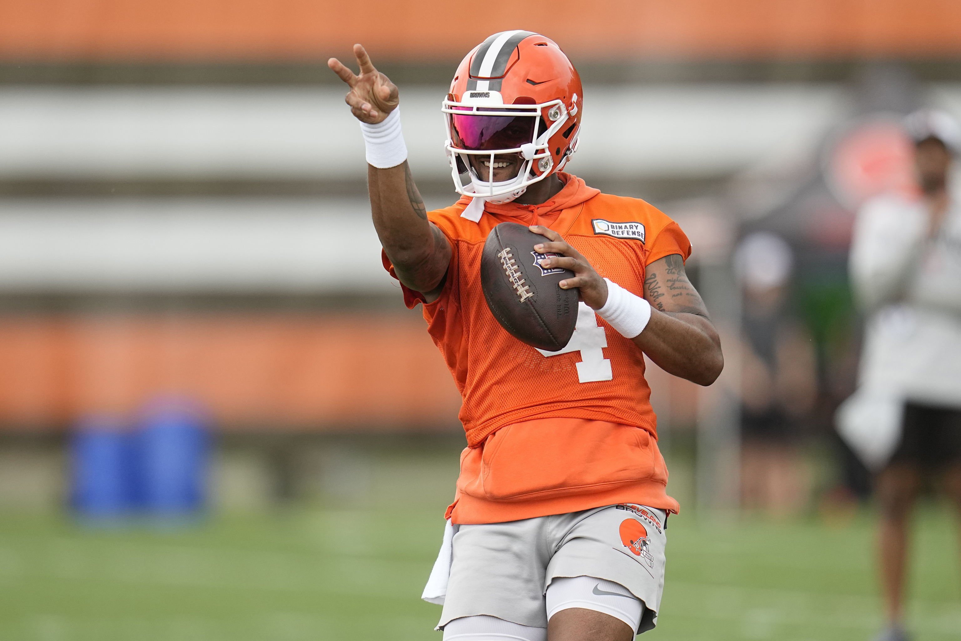 Cleveland Browns quarterback Deshaun Watson simulates throwing a pass.