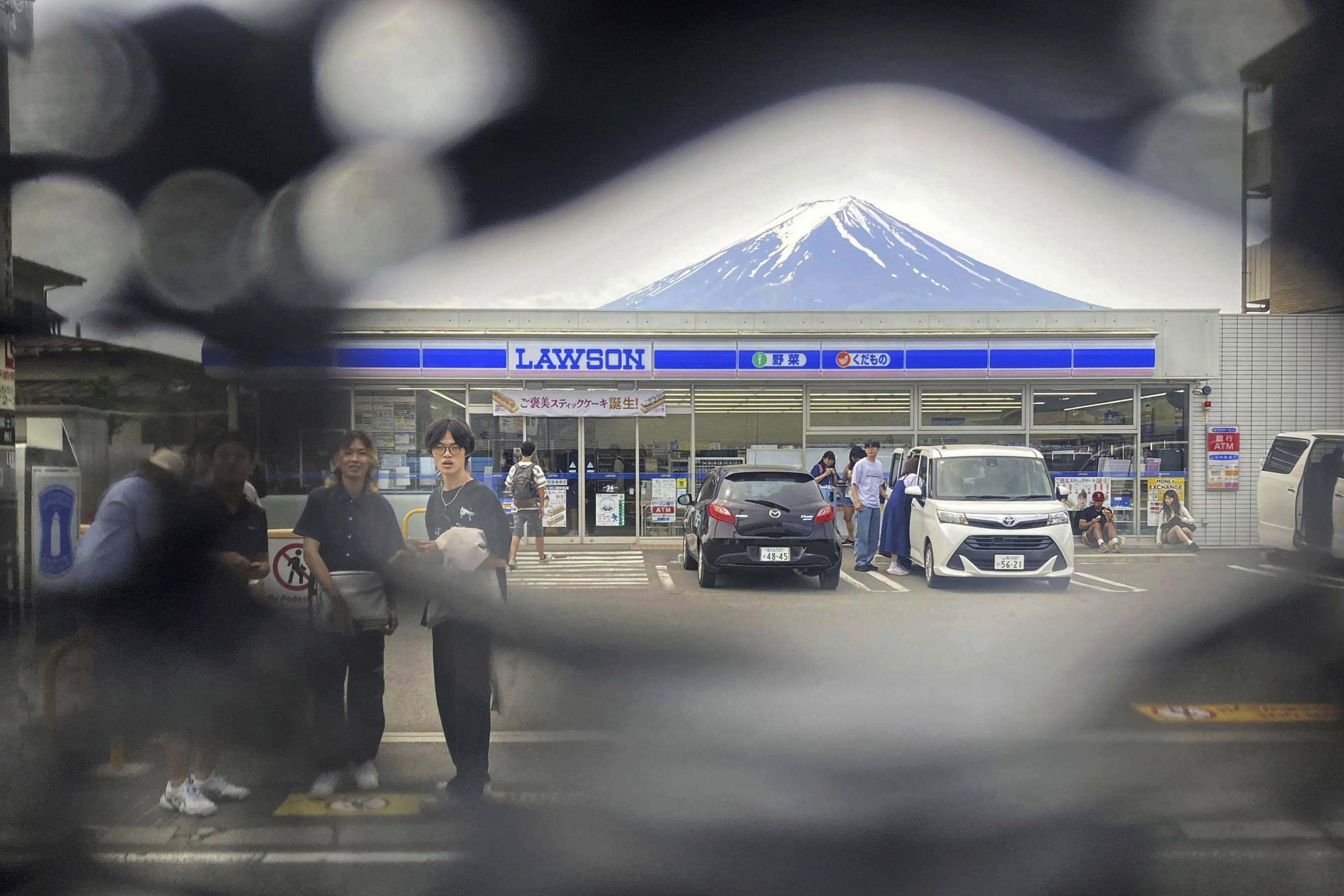 The town that erected the huge black screen last week in an attempt to stop tourists from snapping photos of Mount Fuji