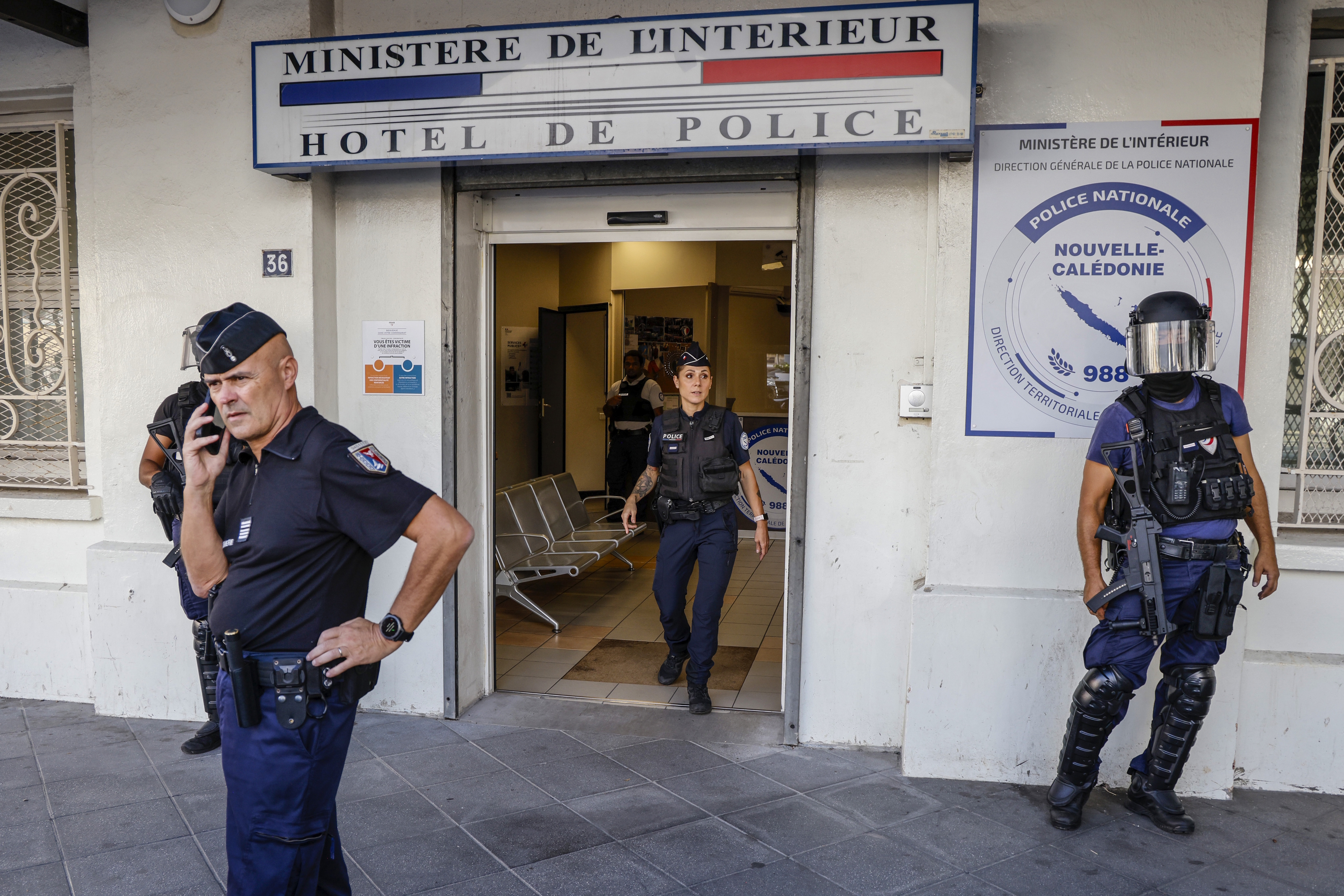 Police wait for the arrival of French President Macron.