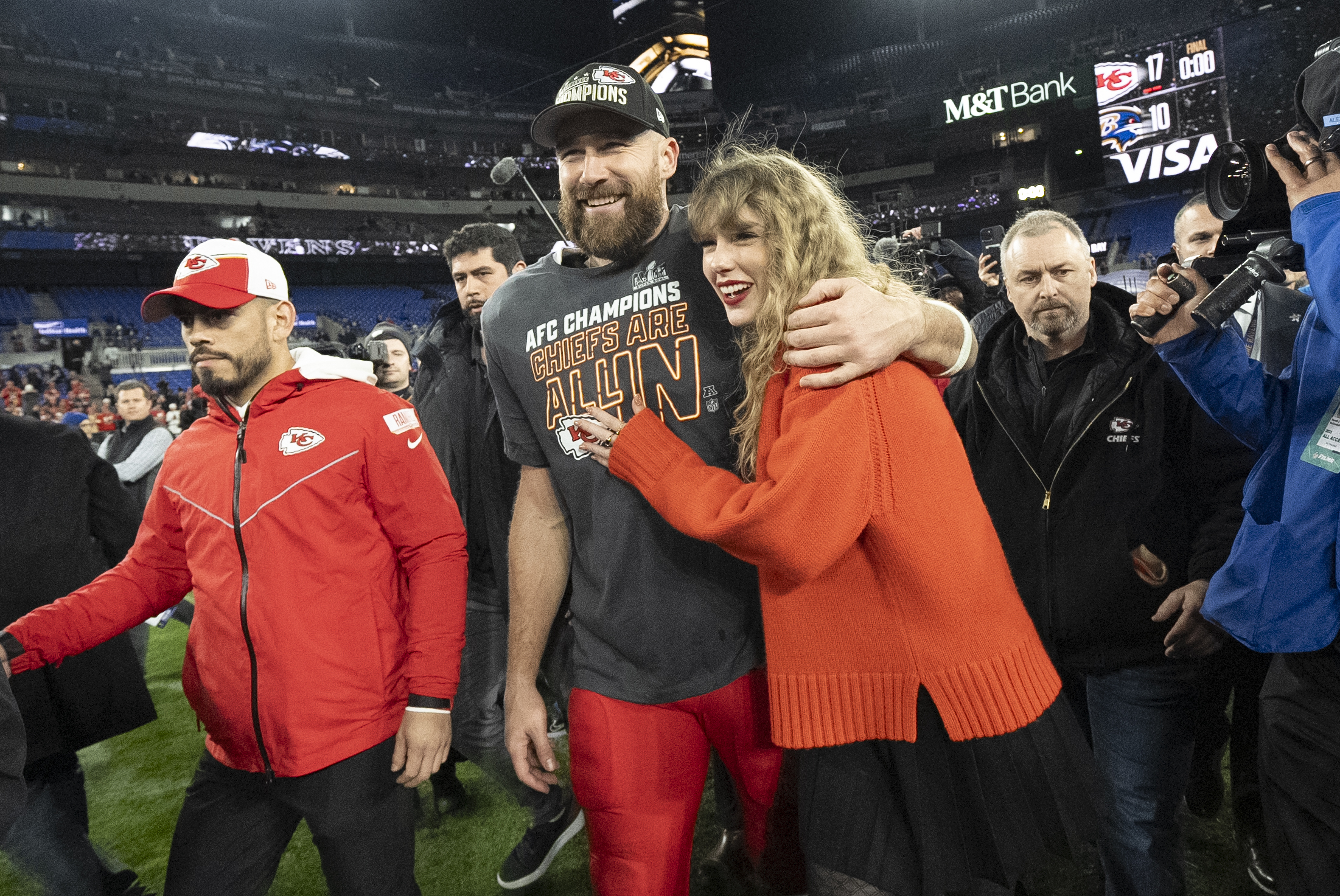 Kansas City Chiefs tight end Travis Kelce and Taylor Swift.