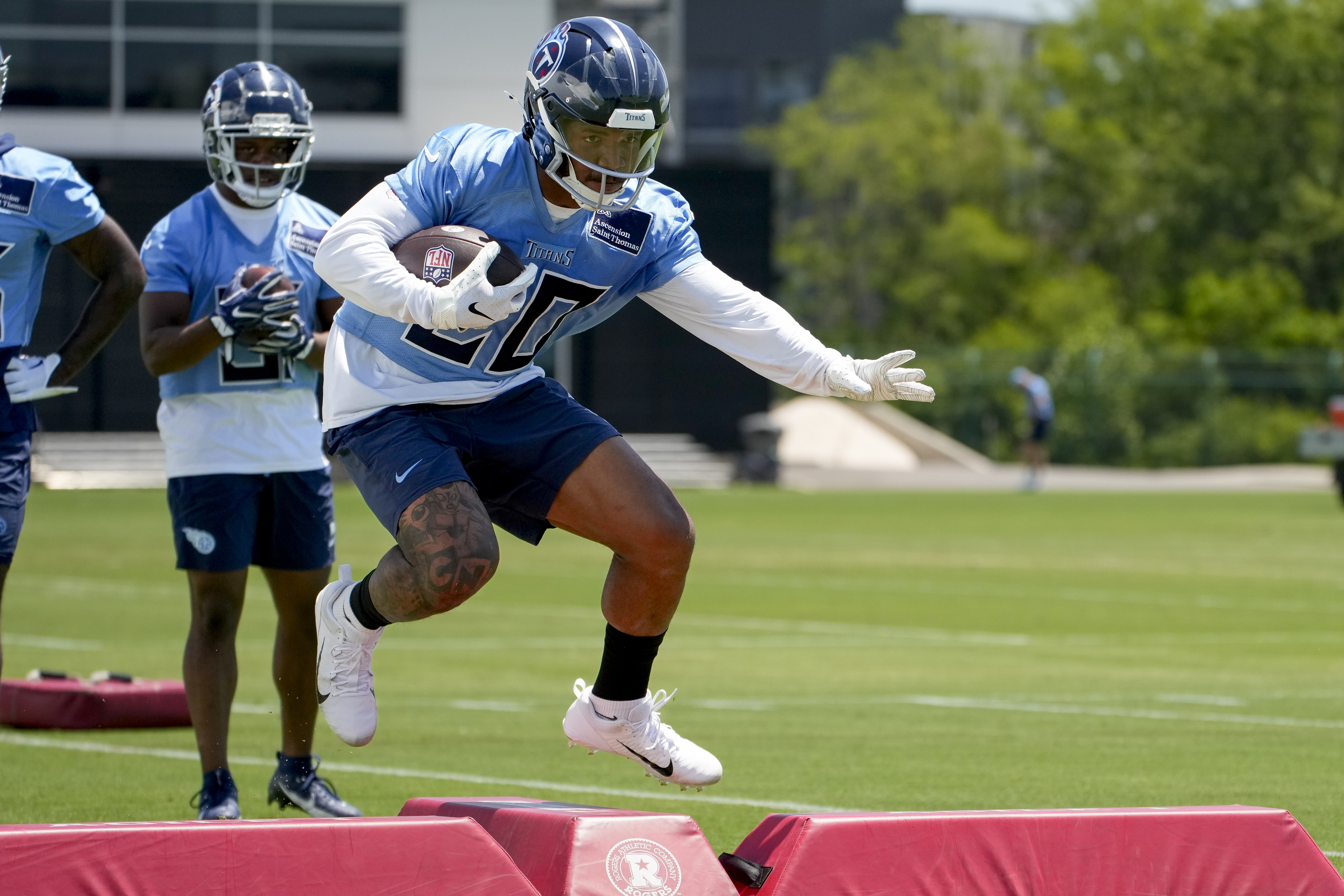 Tennessee Titans running back Tony Pollard (20).