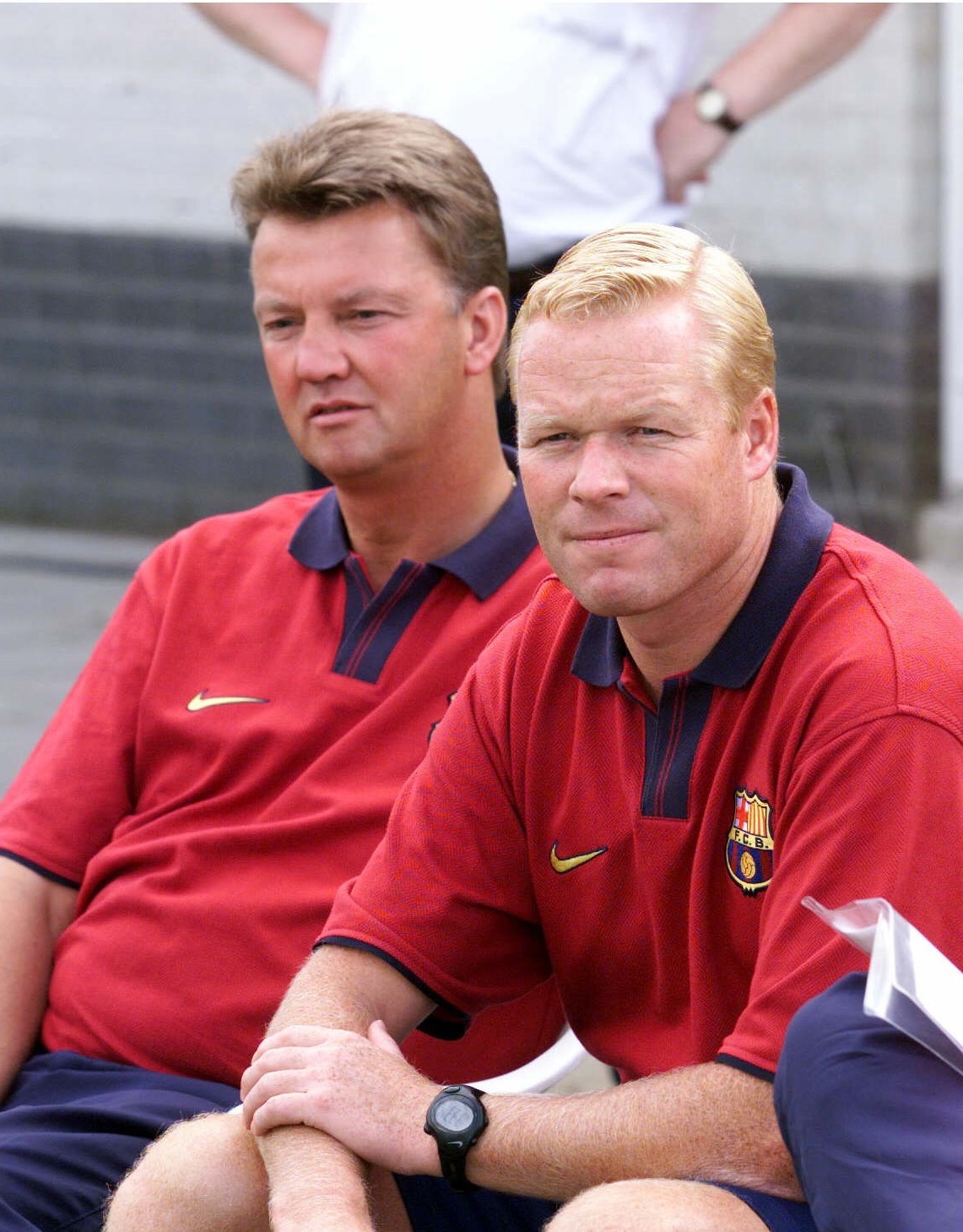 Vaan Gaal and Koeman watching a practice in Barcelona.