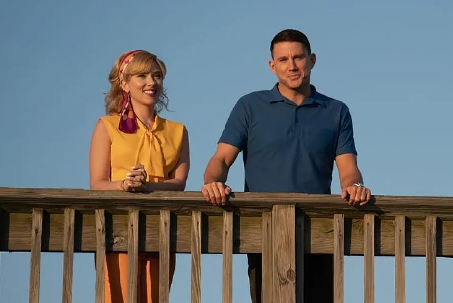 Scarlett Johansson and Channing Tatum in a scene from 'Fly Me to the Moon'.