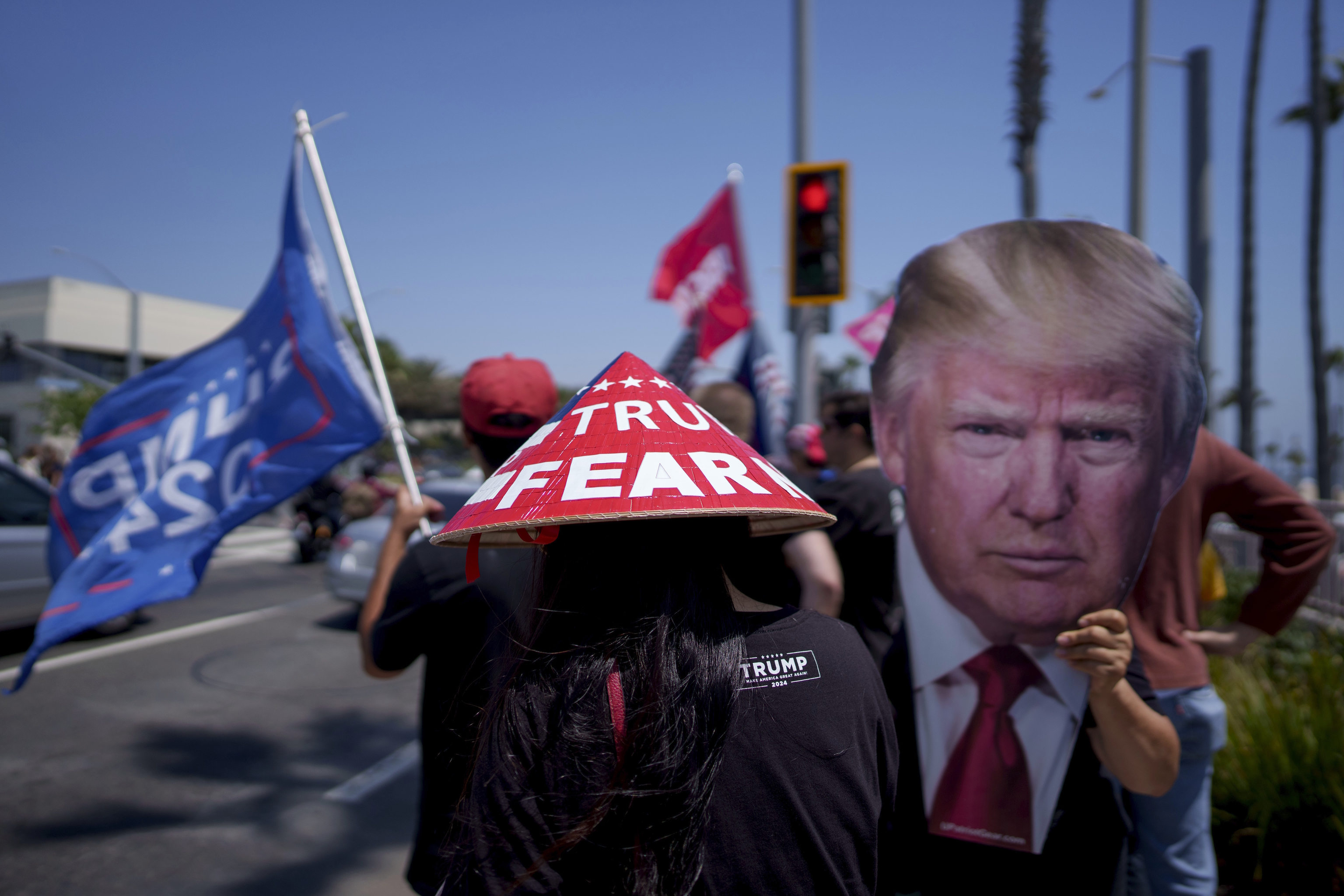 People rally in support of Republican presidential candidate.