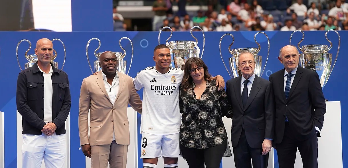 Zidane, Mbapp's father, Mbapp, the player's mother, Florentino, and Pirri.