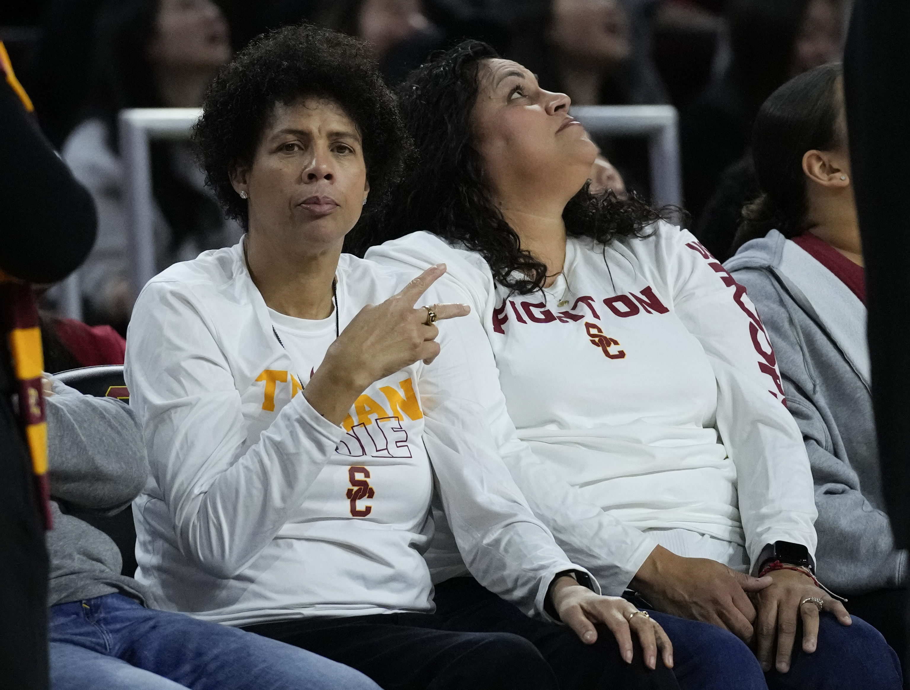 Basketball Hall of Famer Cheryl Miller, left.