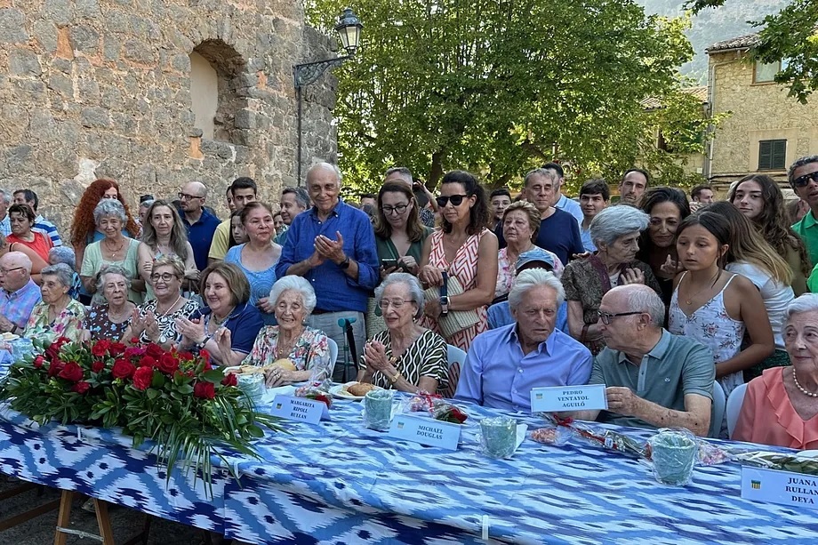 Michael Douglas at the table.