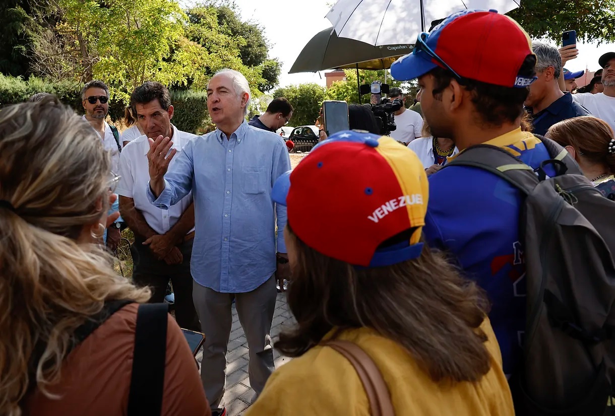 Venezuelan opposition leader Antonio Ledezma, at the polling station.