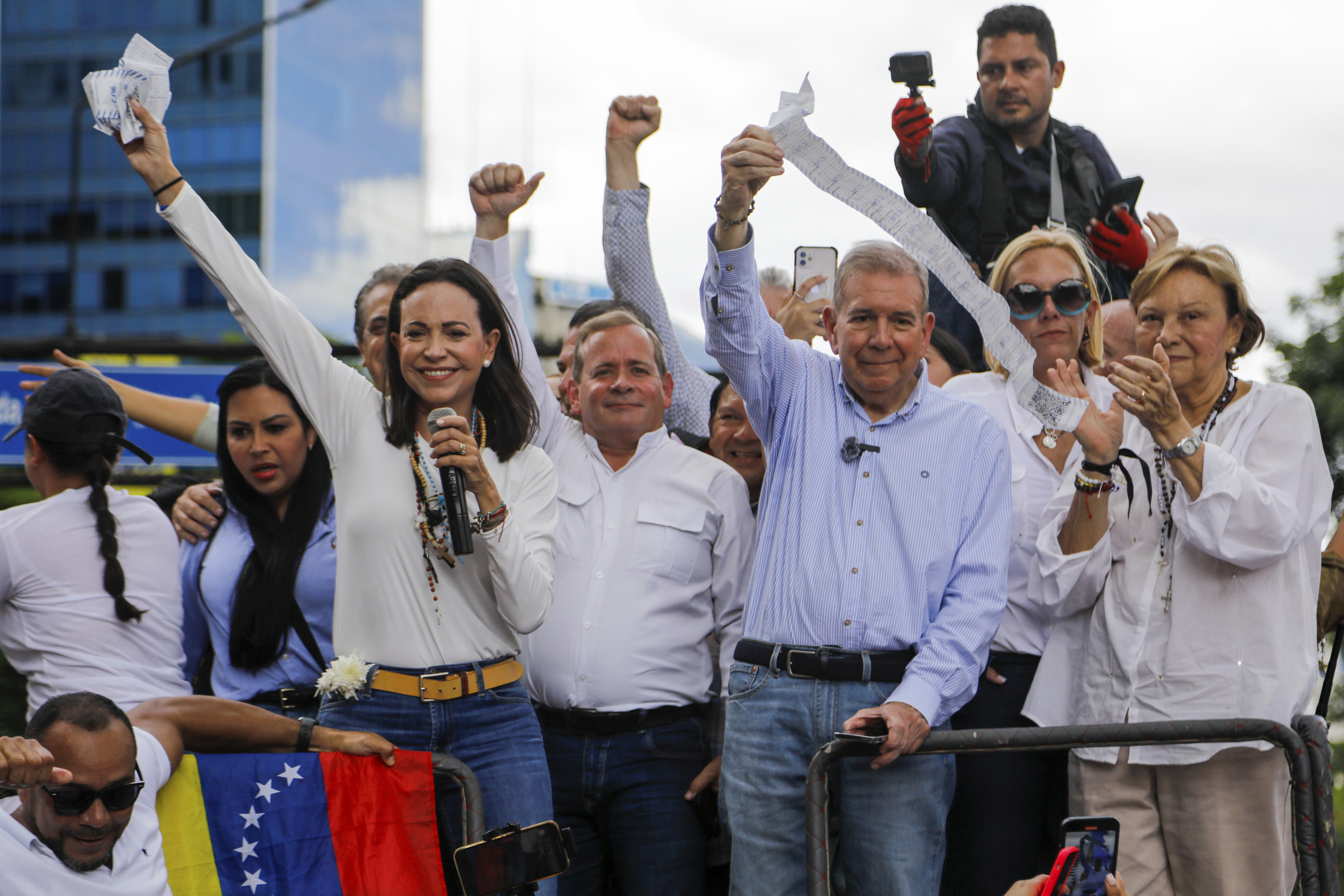 Opposition leader Maria Corina Machado, left, and opposition candidate Edmundo Gonzalez.