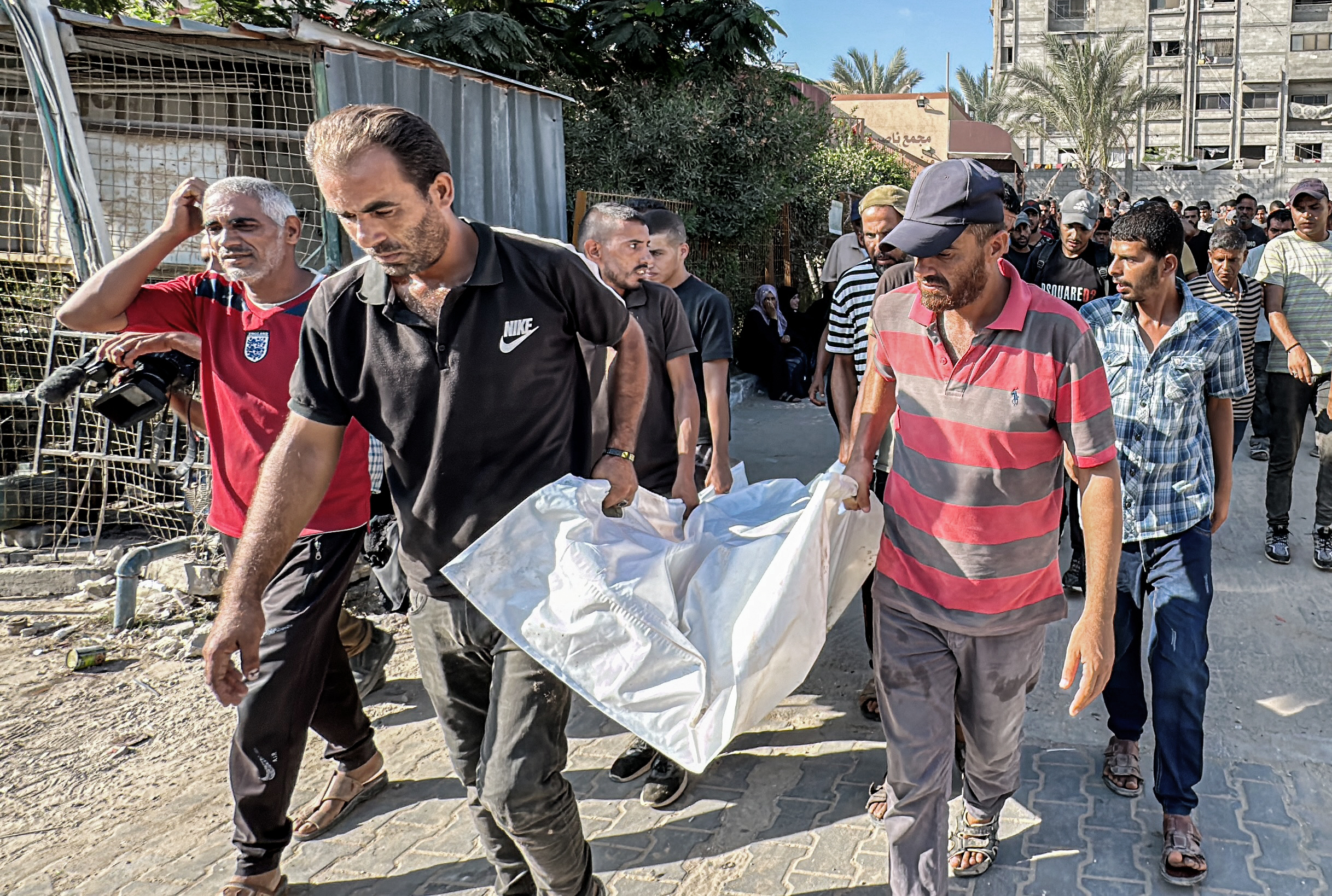 Families of Palestinian martyrs in Israeli attacks mourn as they receive the bodies of the dead from the morgue at Nasser Hospital