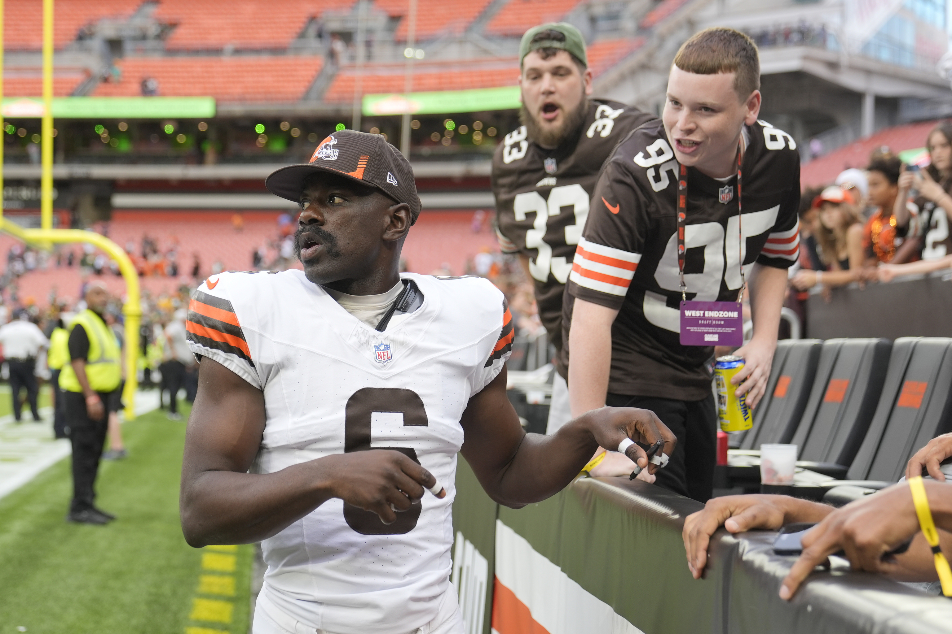 Cleveland Browns linebacker Jeremiah Owusu-Koramoah