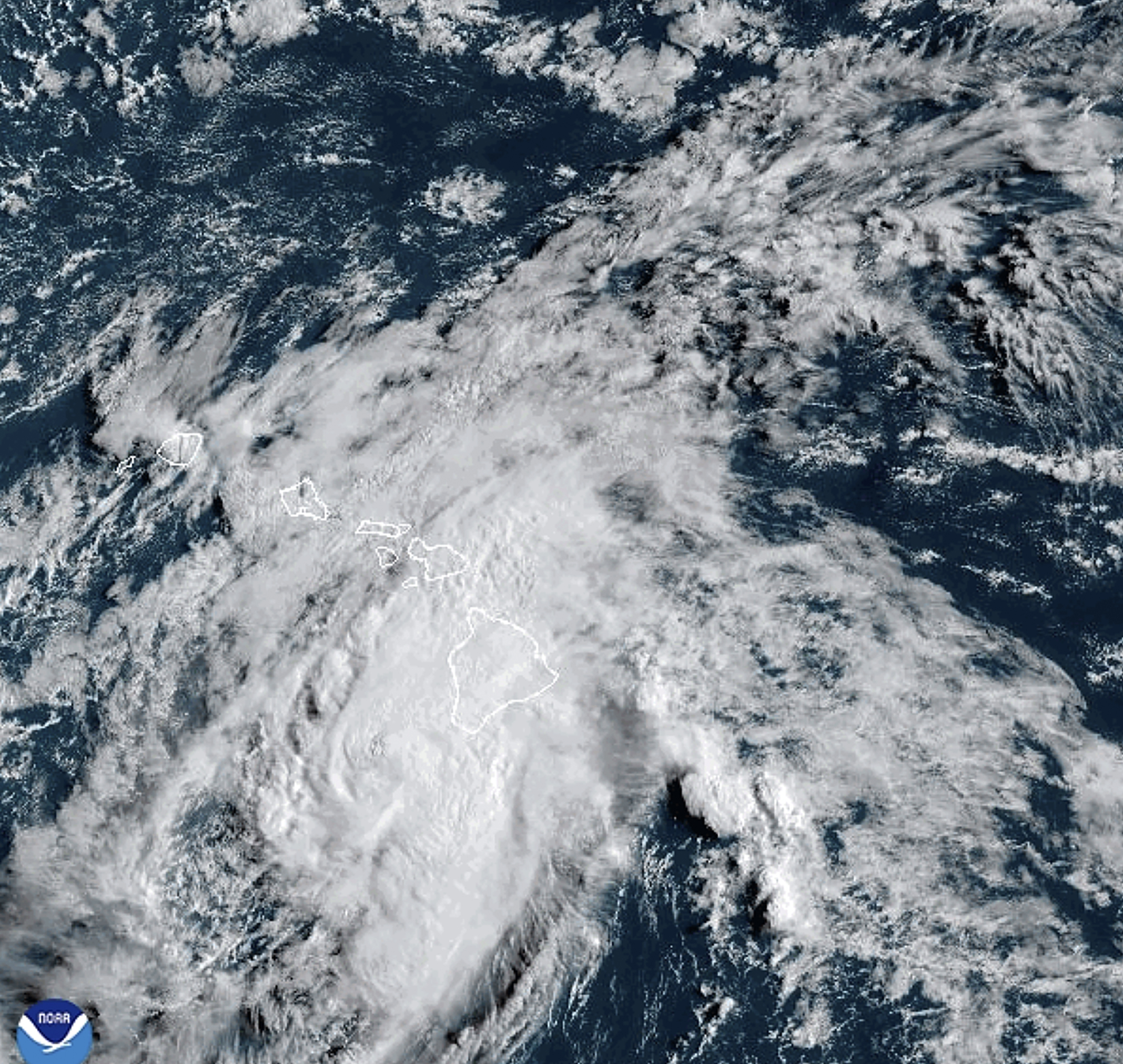 Hurricane Hone passing south of Hawaii