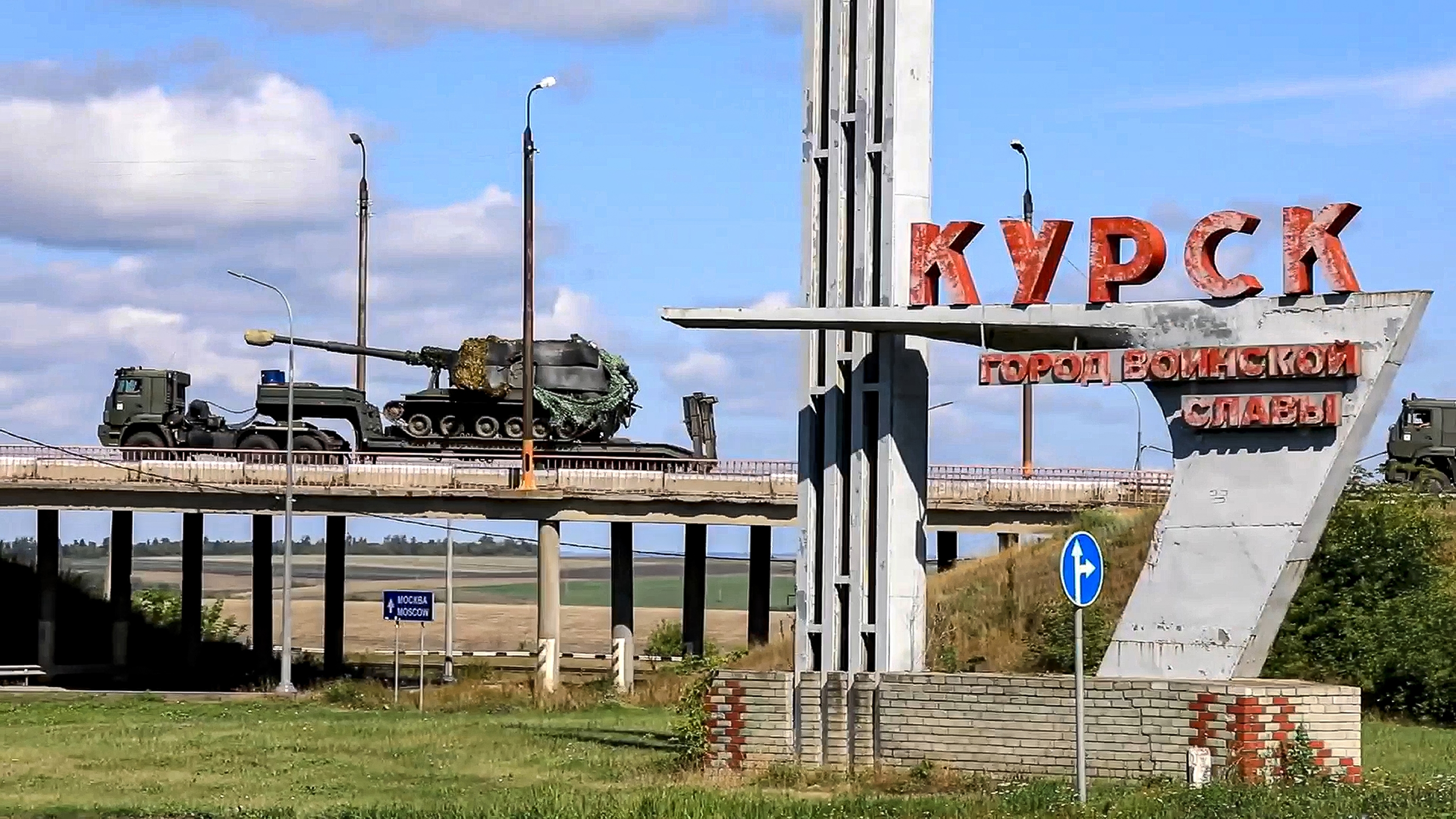 Russian military column moves to fight Ukrainian forces