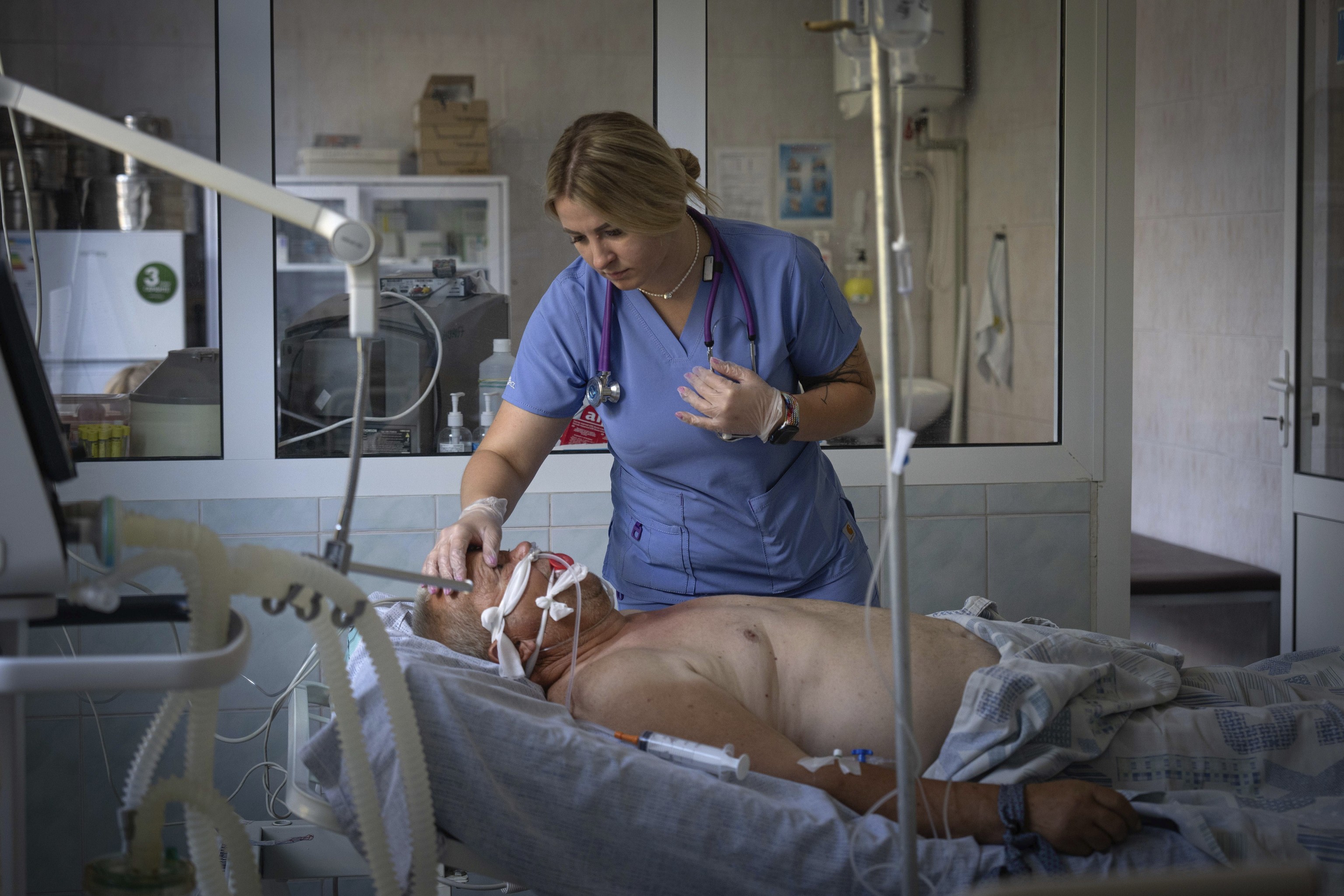 Angelina, a doctor who volunteers at night for an air-defense unit