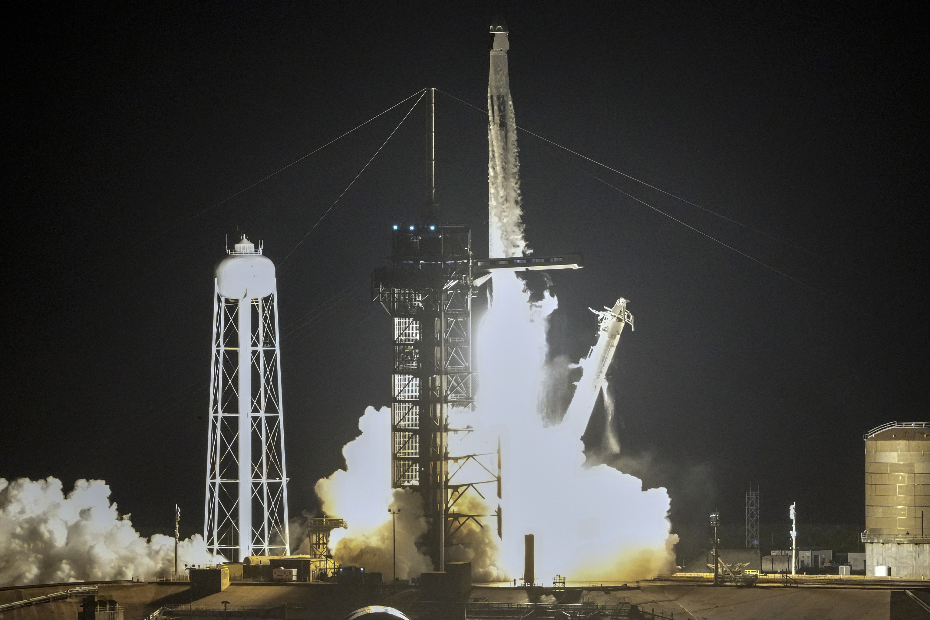 A SpaceX Falcon 9 rocket with a crew of four