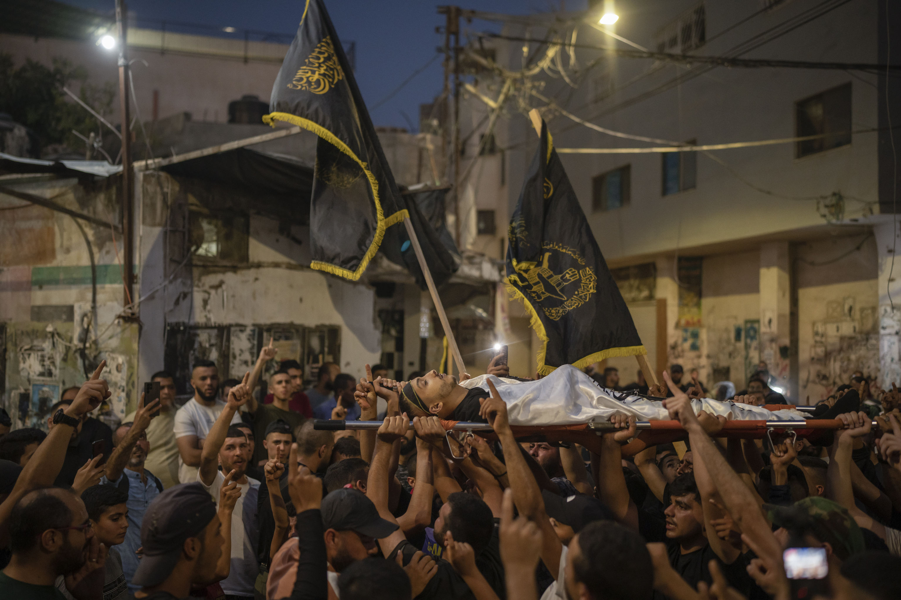 People carry the body of Palestinian militant Odei to a mosque