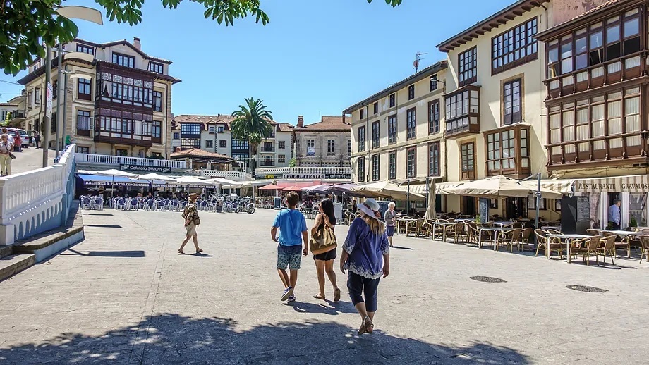 Stroll through the Old Square of Comillas.