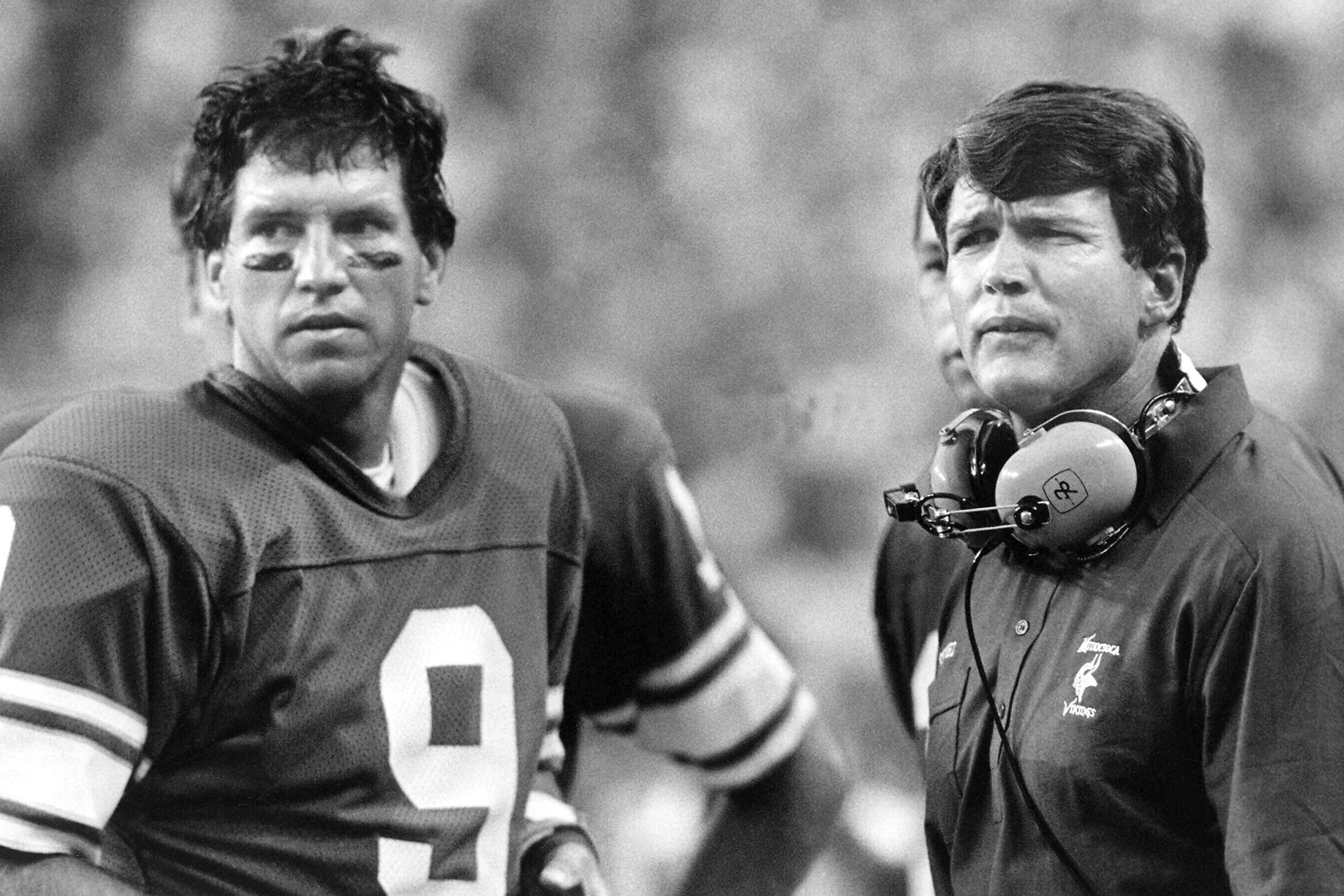 Minnesota Vikings head coach Les Steckel and quarterback Tommy Kramer, left.