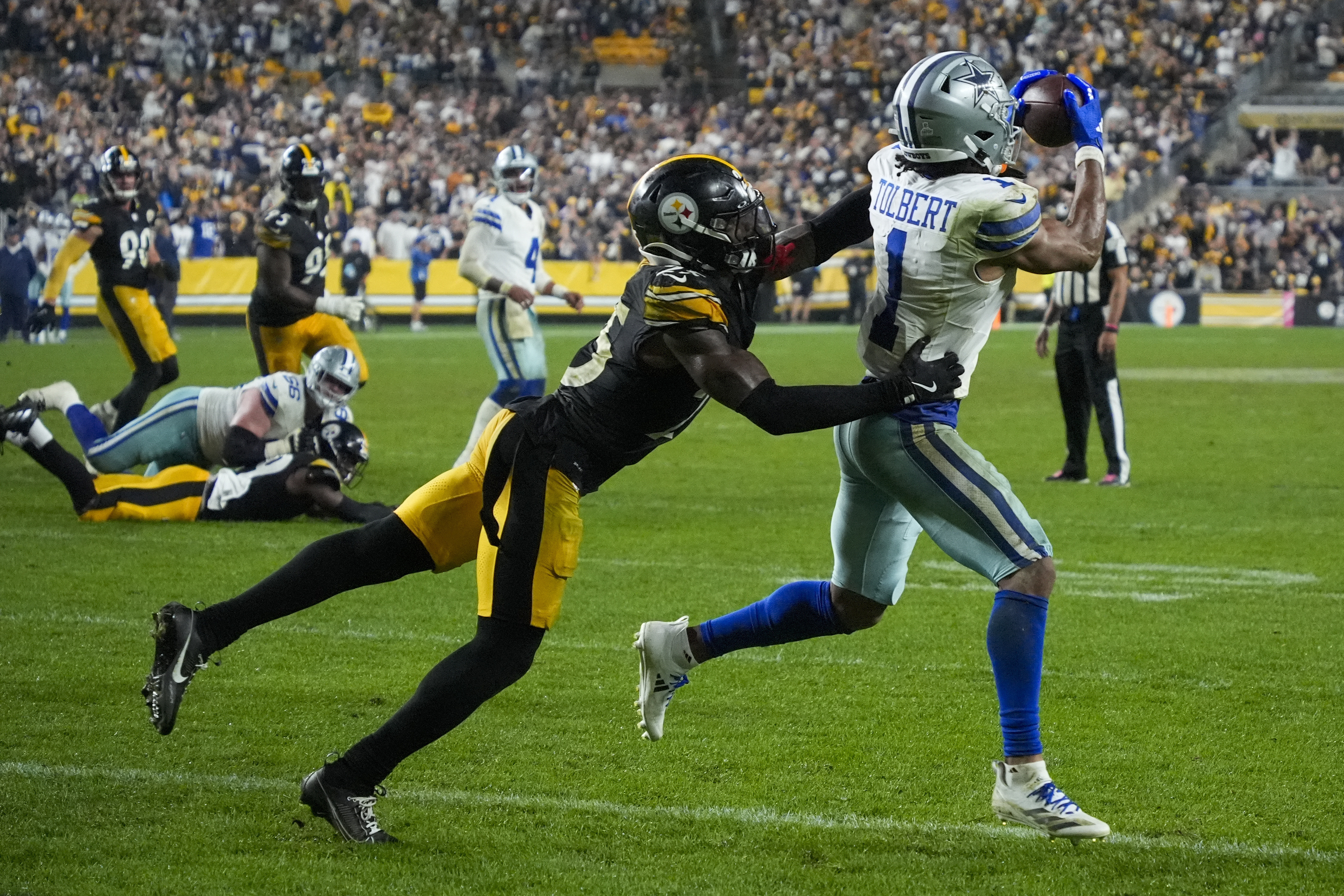 NFL game between Dallas Cowboys and Pittsburgh Steelers