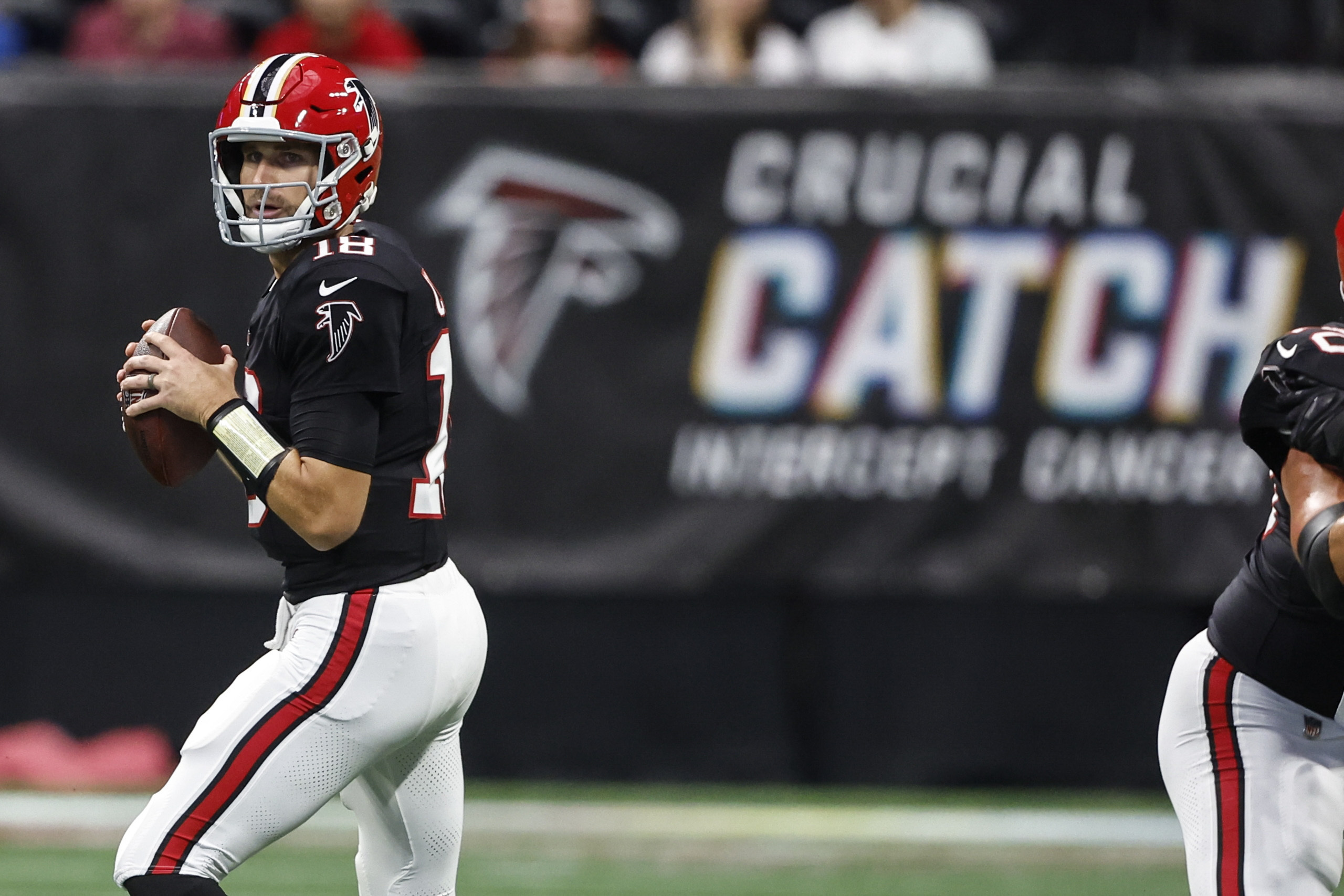 Atlanta Falcons quarterback Kirk Cousins (18)