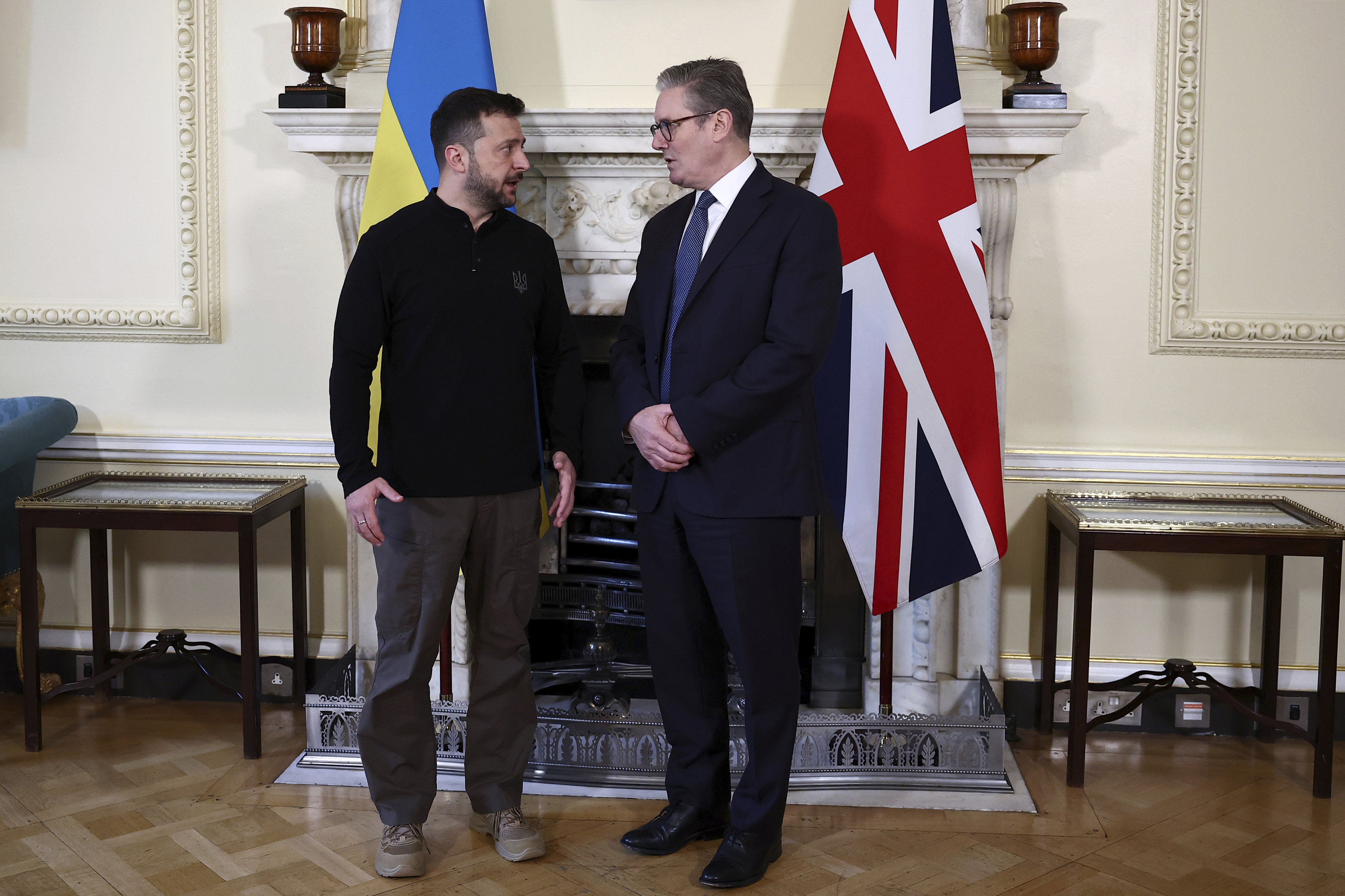 Britain's Prime Minister Keir Starmer, right, and Ukraine's President Volodymyr Zelenskyy