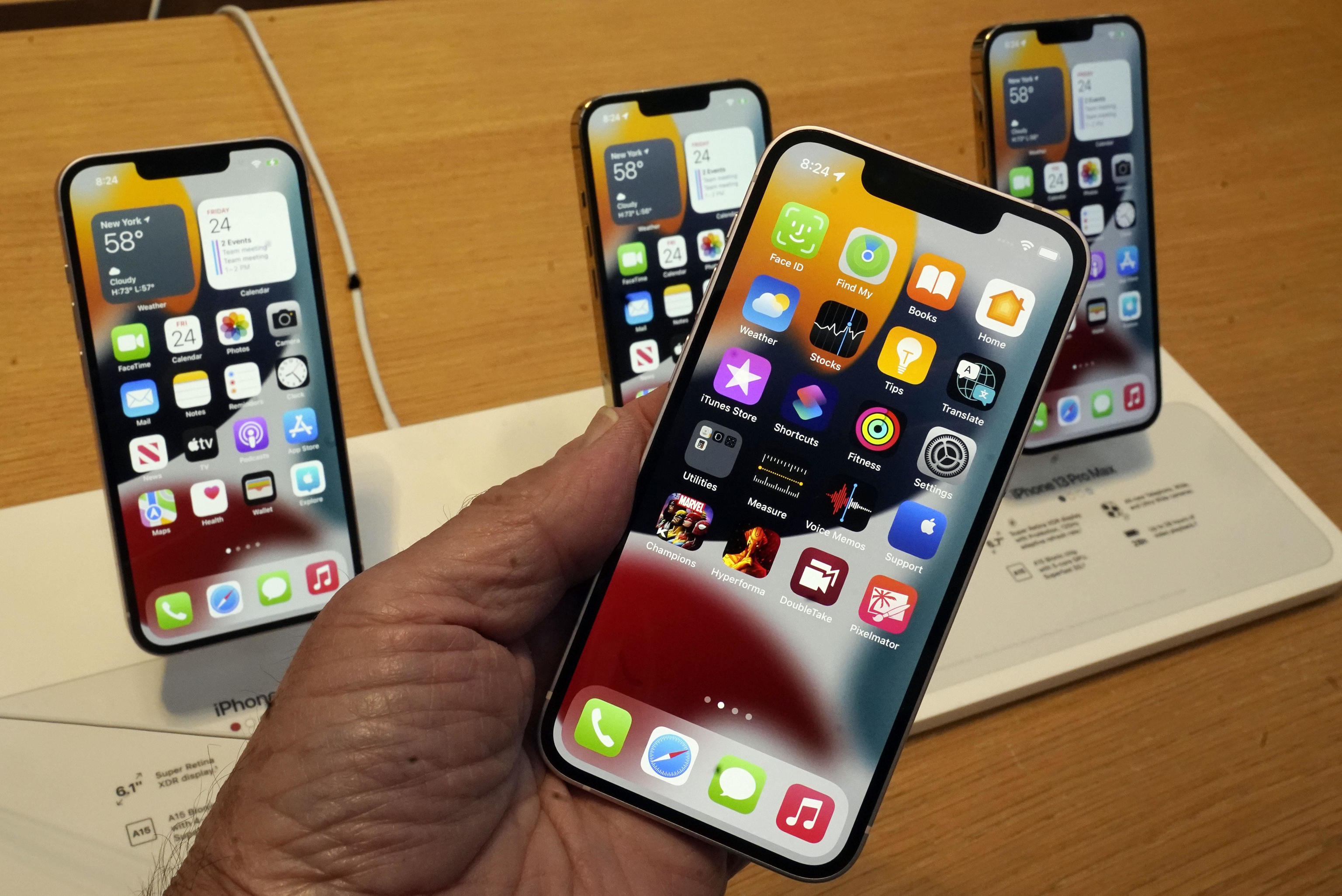 iPhone 13.