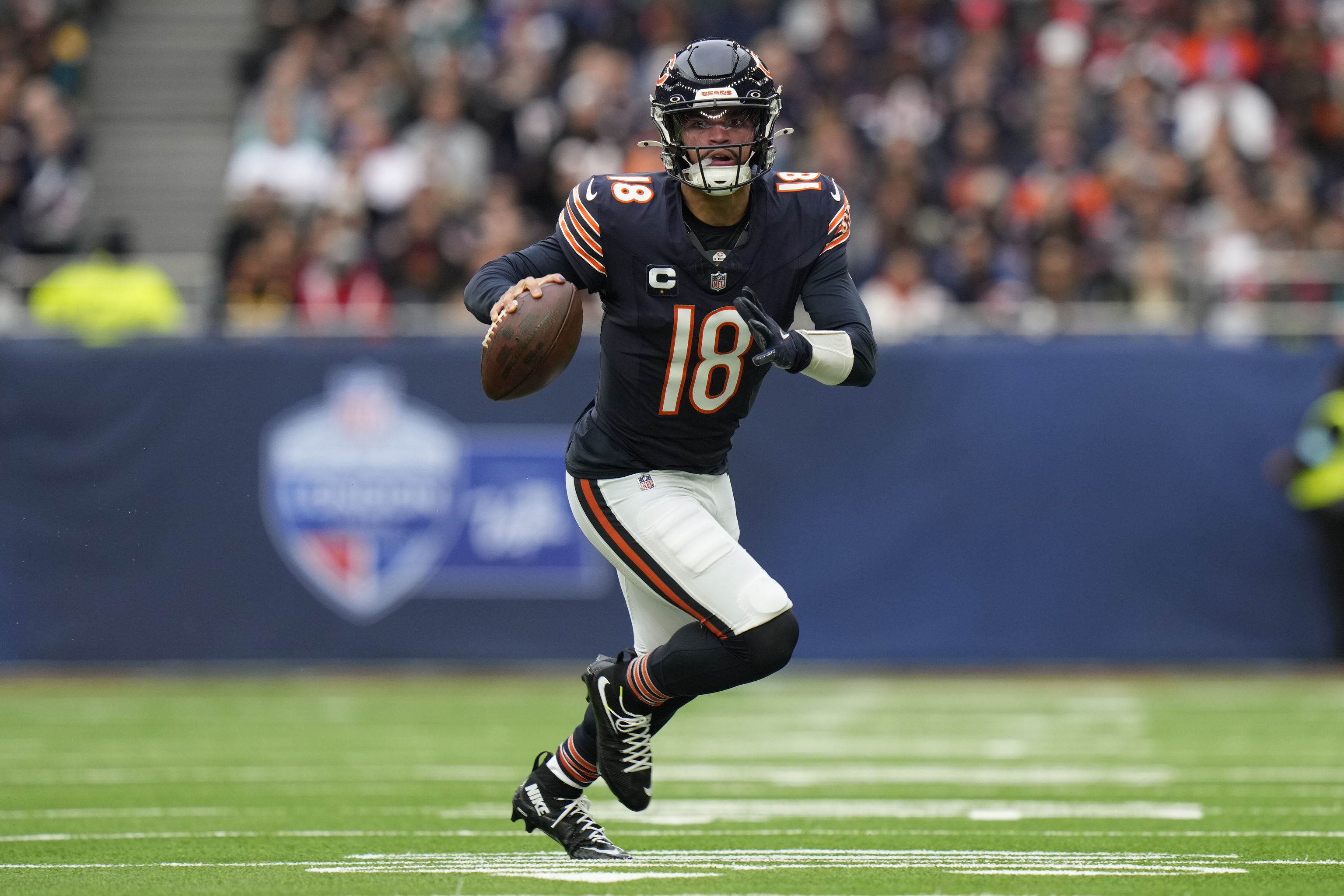 Chicago Bears quarterback Caleb Williams (18).