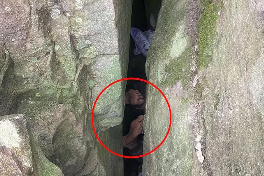 The woman trapped in the crevice while searching for her phone.