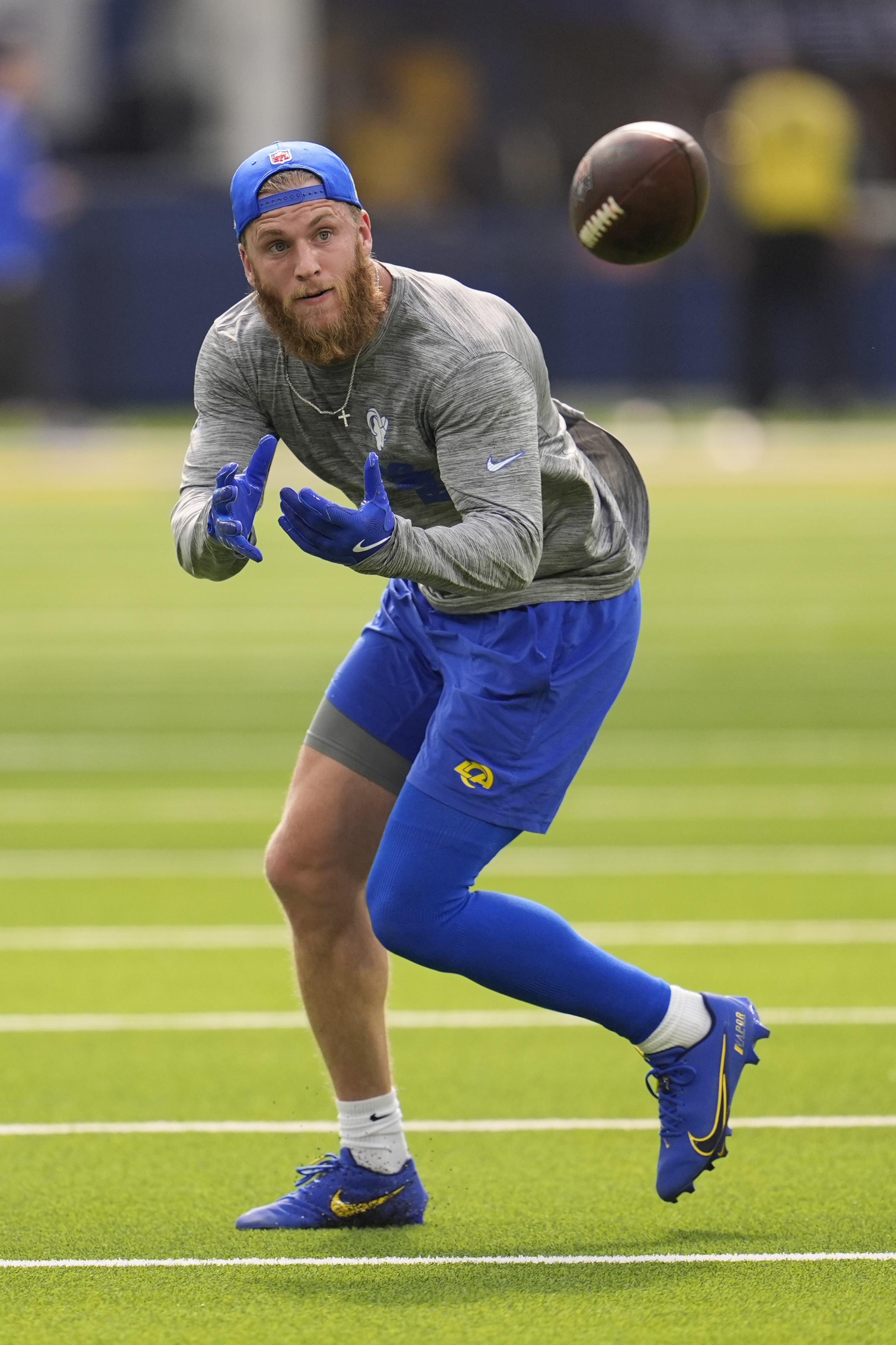 Los Angeles Rams wide receiver Cooper Kupp warms up.