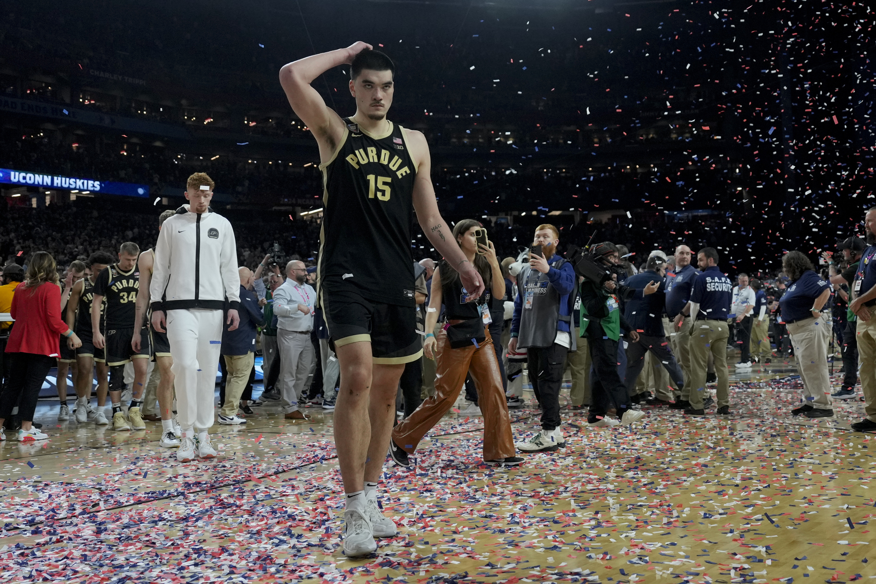 Purdue center Zach Edey (15) leaves the courier their loss against UConn in the NCAA college Final Four championship basketball game