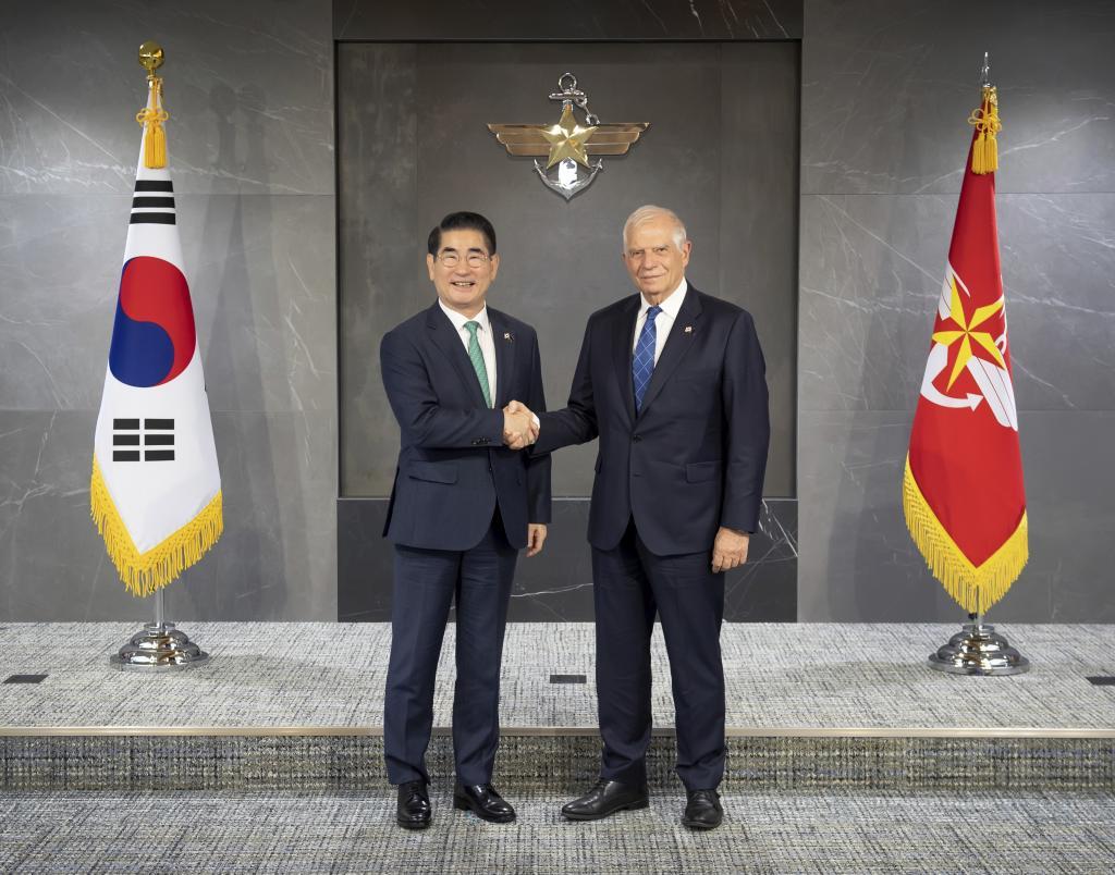 South Korean Defense Minister Kim Yong Hyun, left, and European Union foreign policy chief Josep Borrell