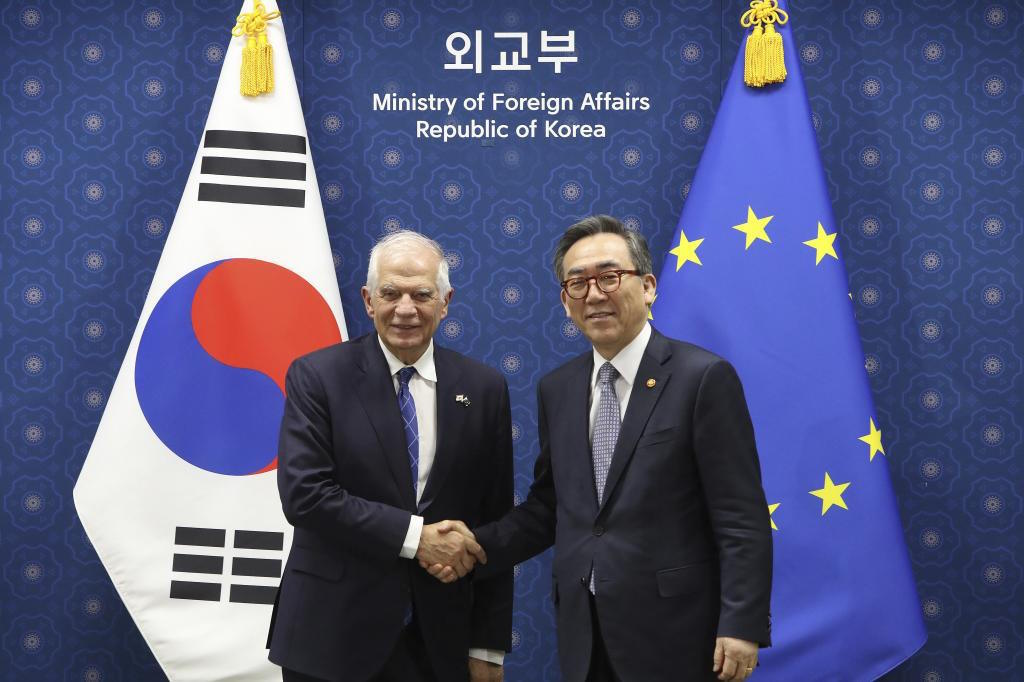 South Korean Foreign Minister Cho Tae-yul shakes hands with Josep Borrell.