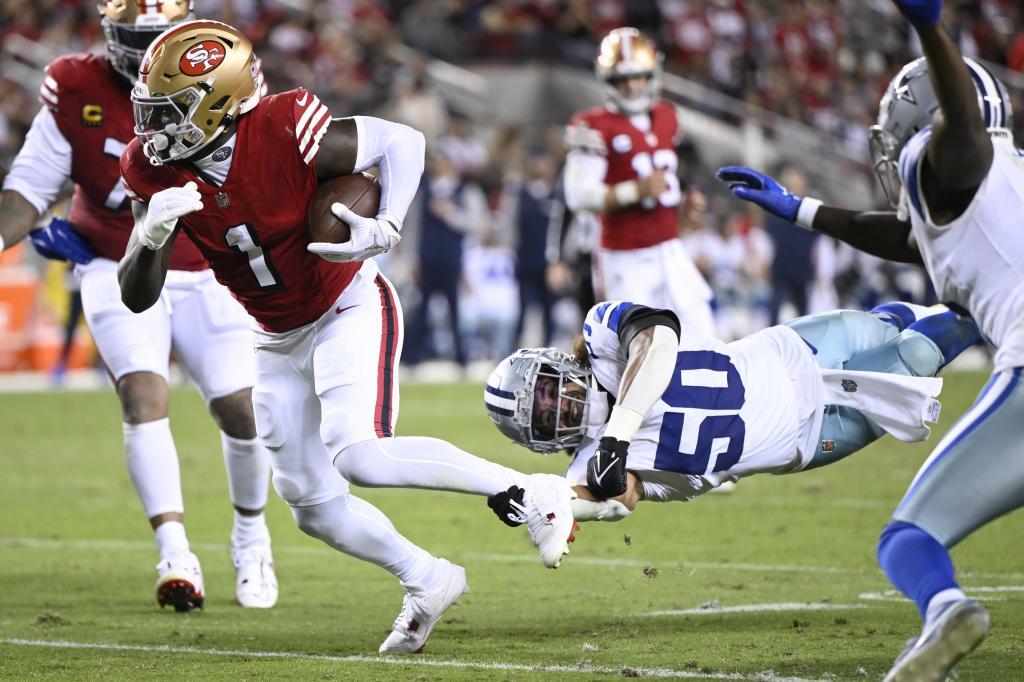 San Francisco 49ers wide receiver Deebo Samuel Sr. (1) runs against Dallas Cowboys linebacker Eric Kendricks (50)