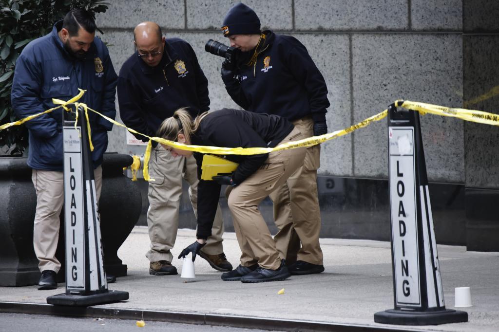 Members of the New York police crime scene