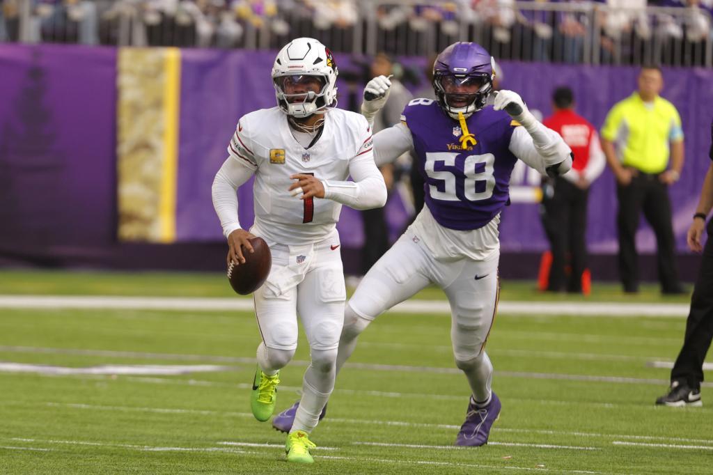 Arizona Cardinals quarterback Kyler Murray (1) runs from Minnesota Vikings linebacker Jonathan Greenard (58)