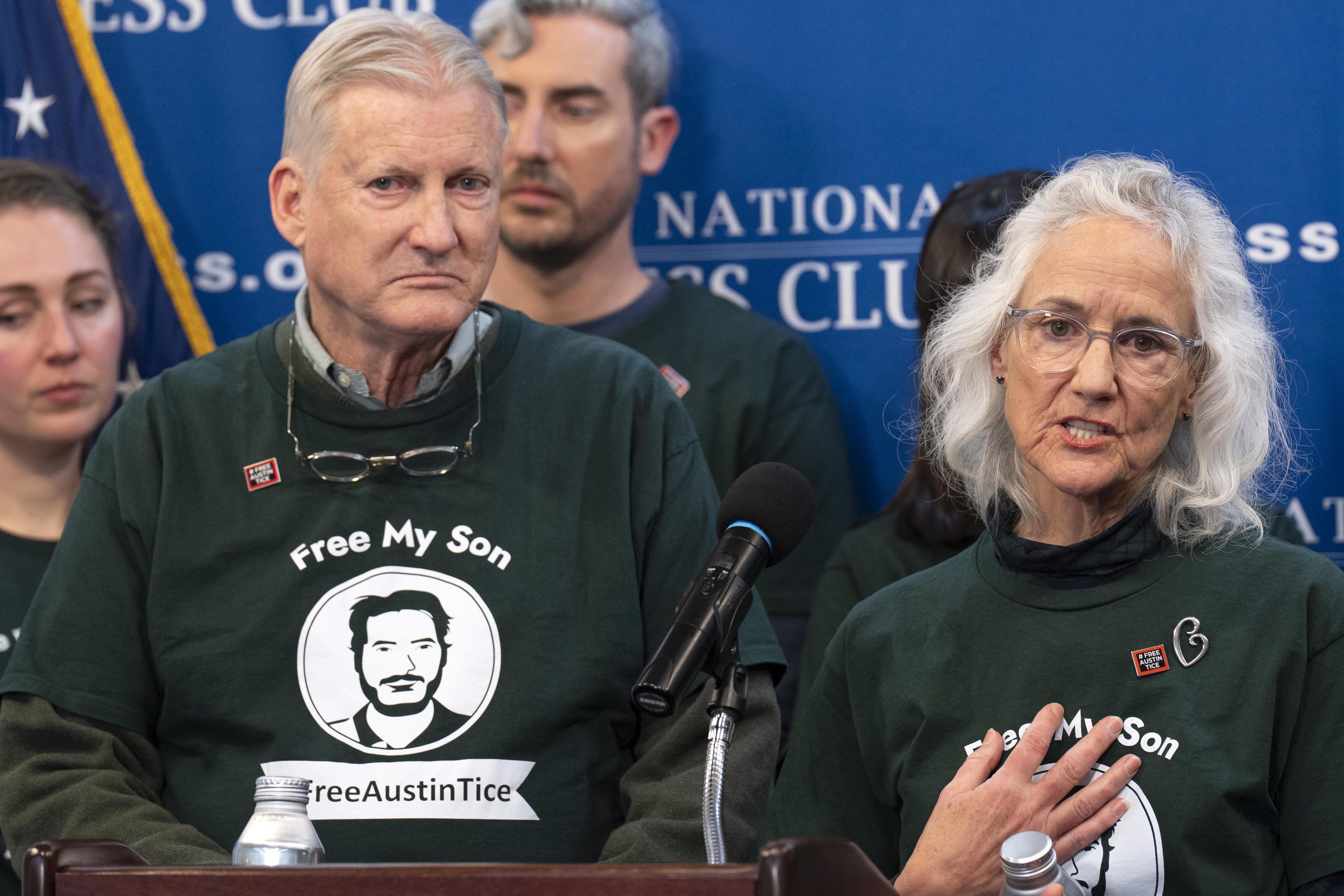 Marc Tice (l) and Debra Tice, the parents of American journalist Austin Tice.