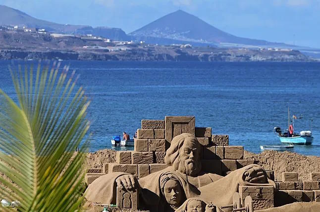 Las Canteras sand nativity scene.