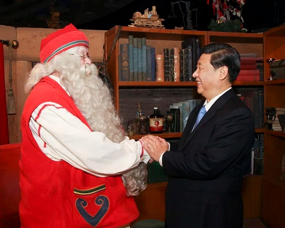 Xi Jinping greets Santa Claus during their meeting in Lapland in 2010.