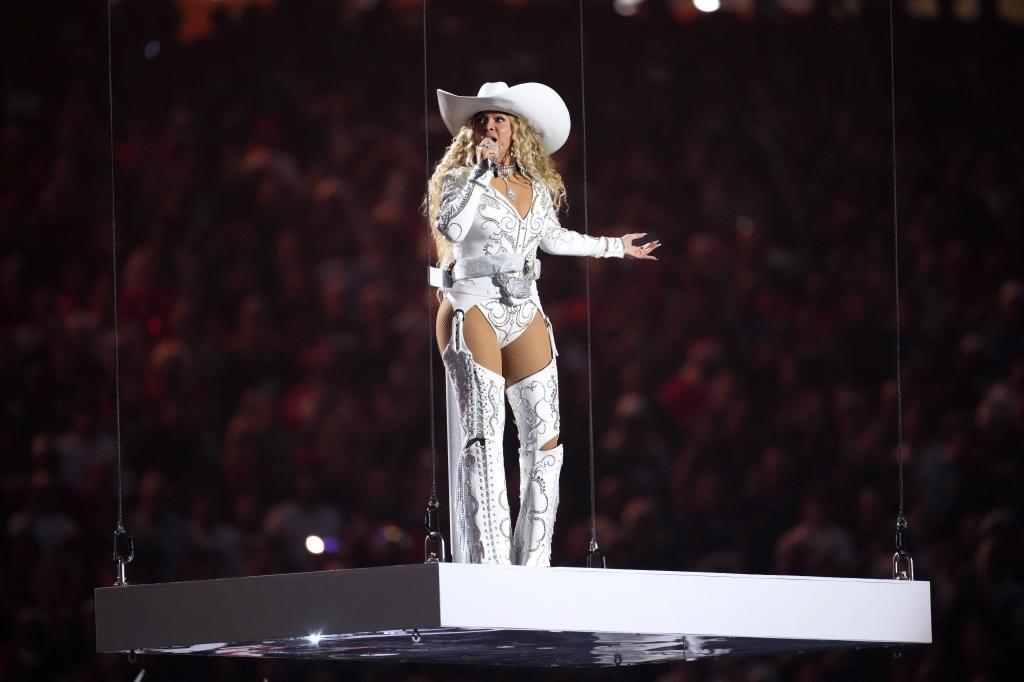 Beyonc performs during halftime of an NFL football game between the Houston Texans and the Baltimore Ravens