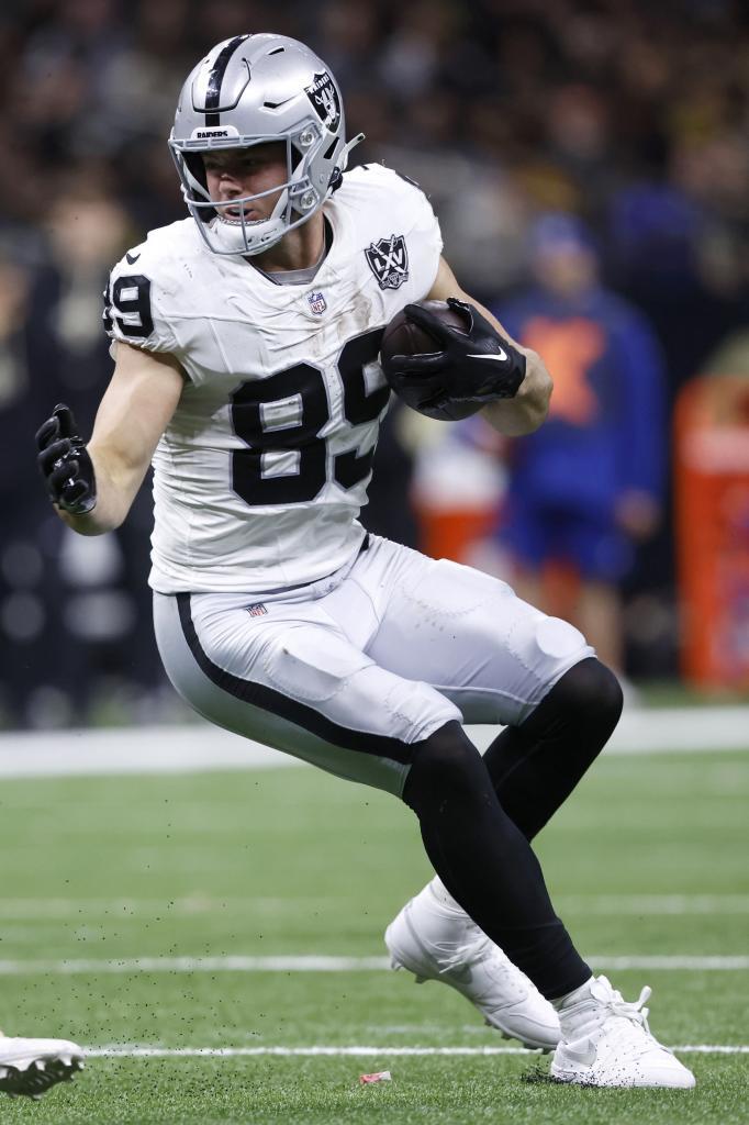 Las Vegas Raiders tight end Brock Bowers