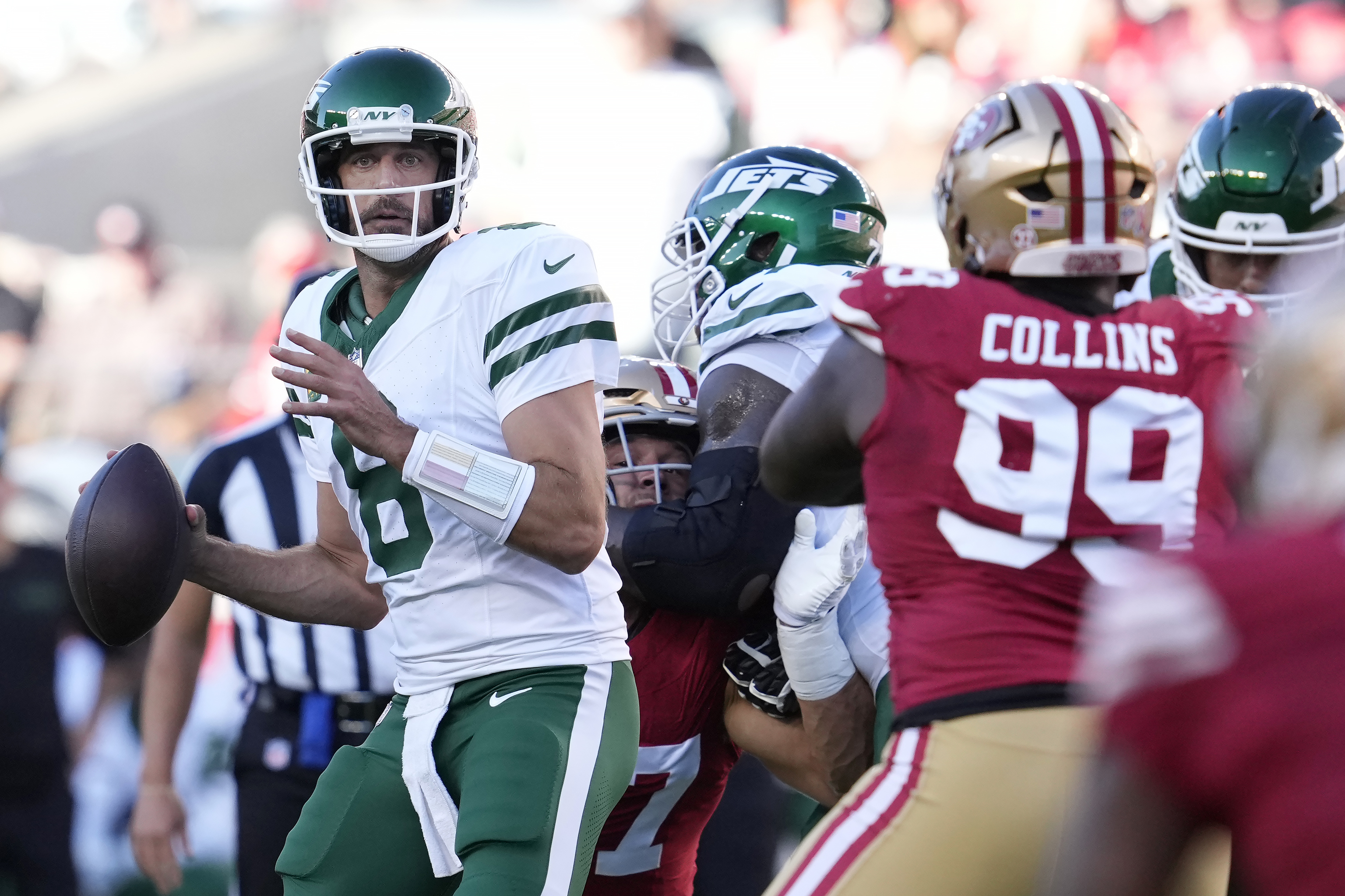 New York Jets quarterback Aaron Rodgers (8).