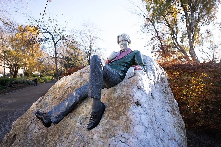 Monument to Oscar Wilde in Dublin.