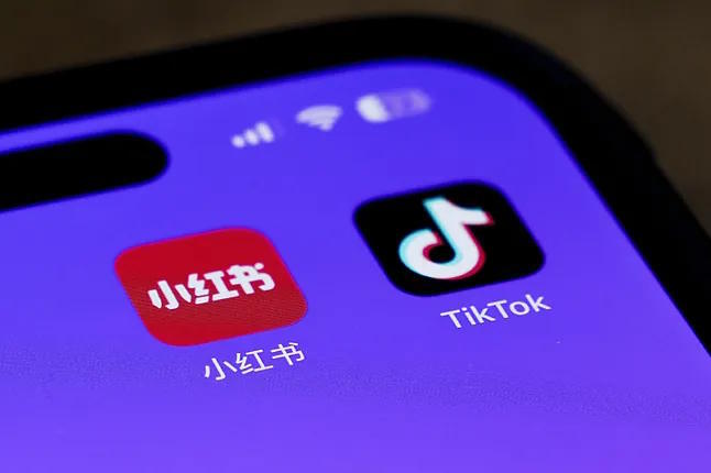 Mobile screen showing the two applications, the new Xiaohongshu and TikTok.