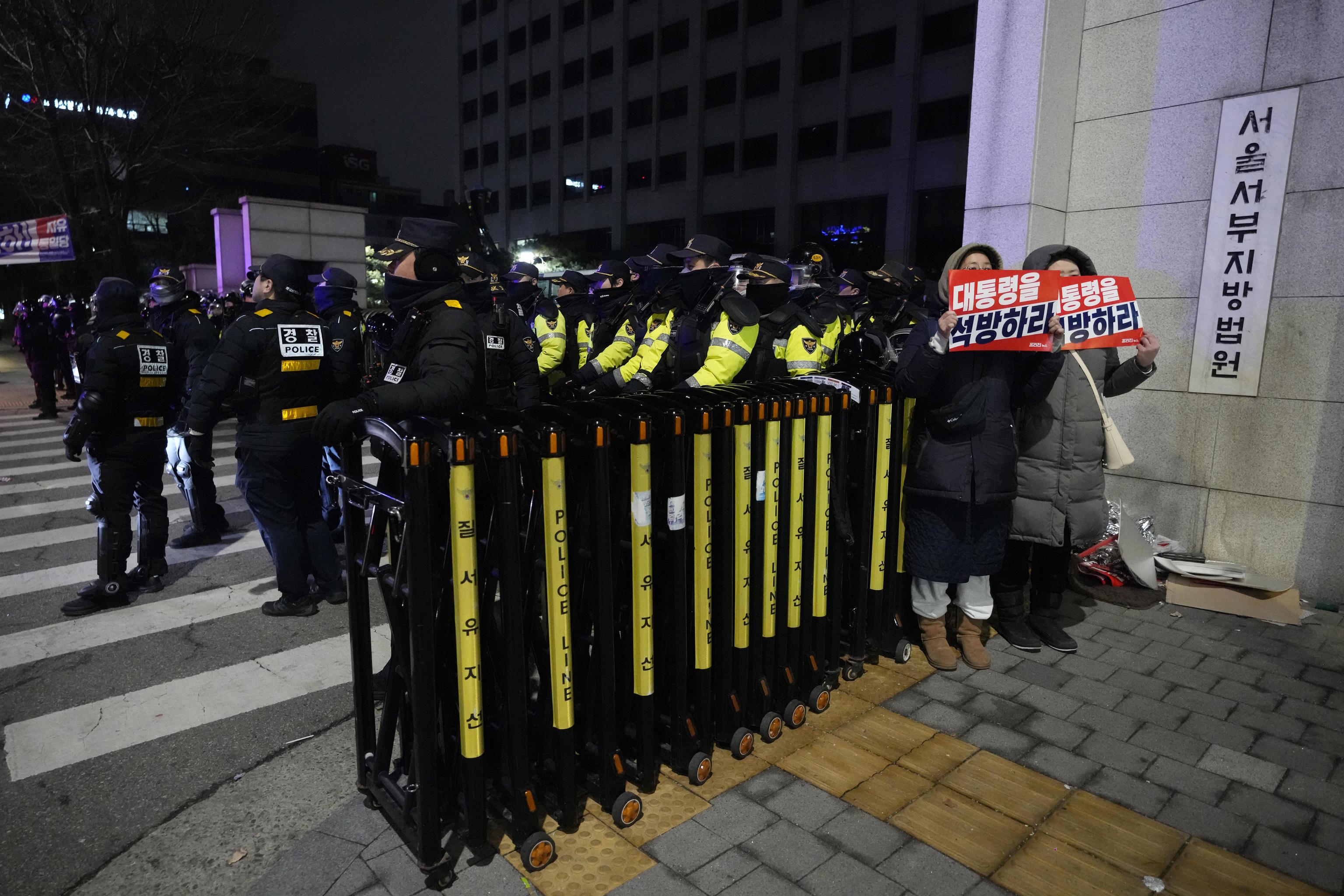 Police guard the Western District Court in Seoul after Yoon Suk Yeol's supporters stormed the building.