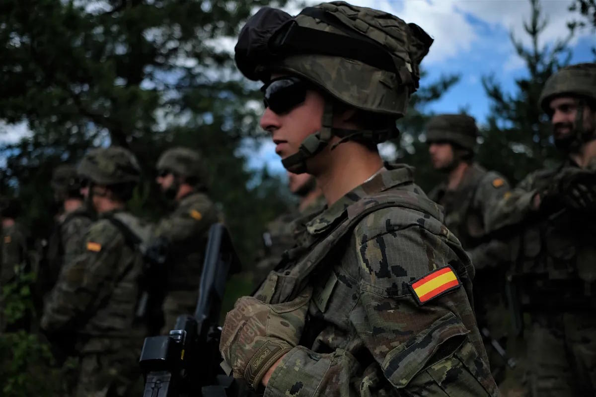 German and Spanish soldiers in a joint exercise within NATO.