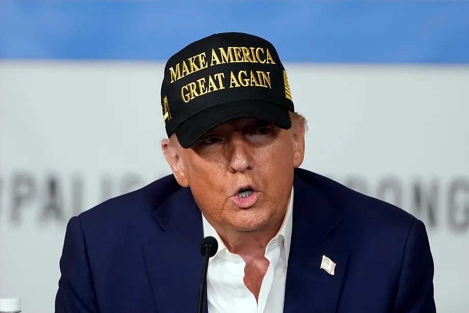 Donald Trump during his visit to the areas affected by the Los Angeles fire.