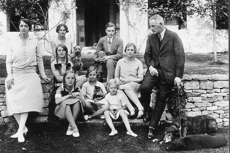 David Freeman-Mitford, his wife, and their children in an image from 1928.