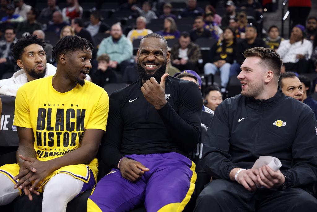 Los Angeles Lakers guard Luka Doncic, right, forwards LeBron James, center